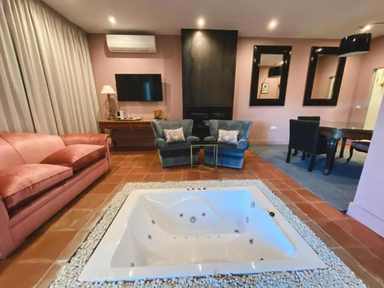 TV and multimedia in Hotel Boutique Pinar by Bossh! Hotels