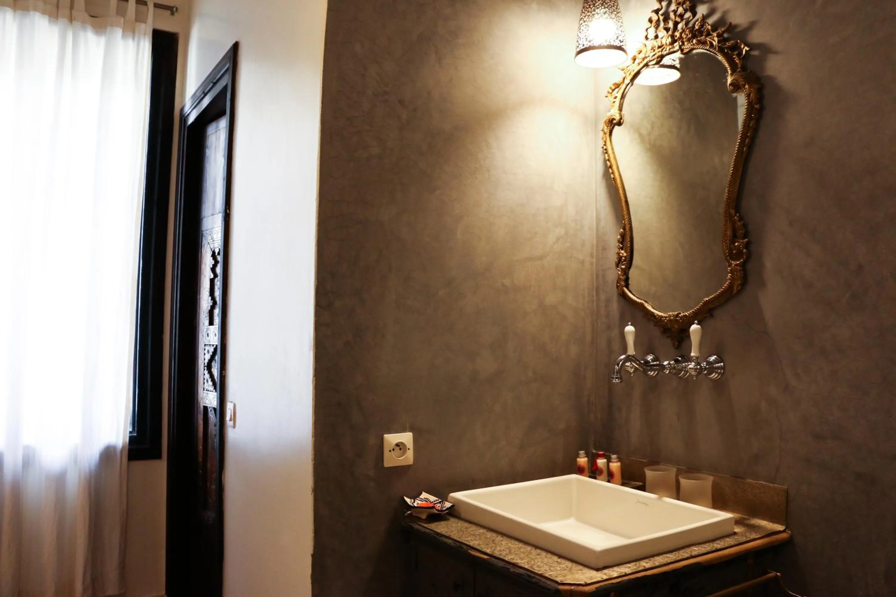 Shower in Riad Bellamane Marrakech