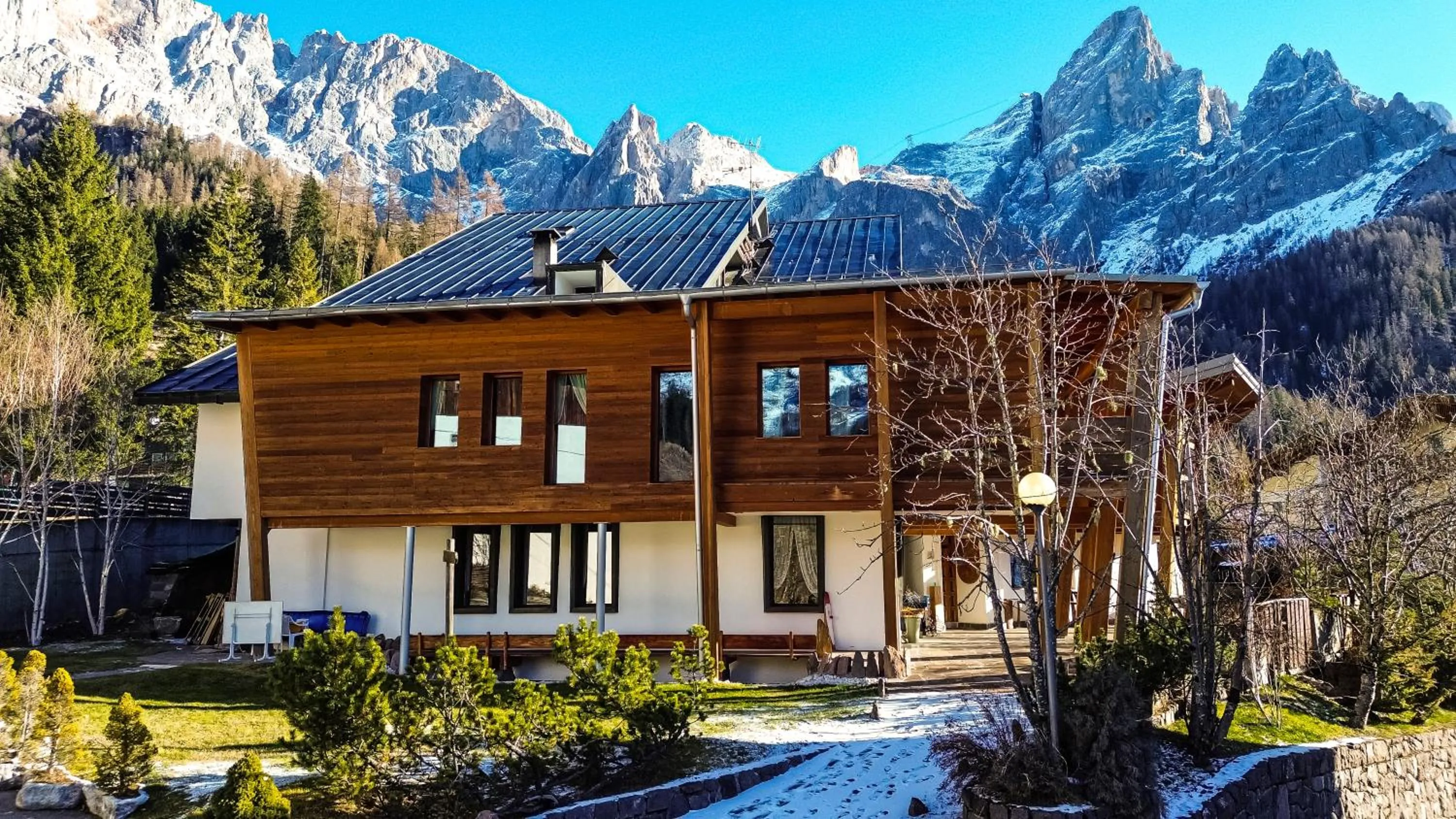 Property building in Hotel Paladin