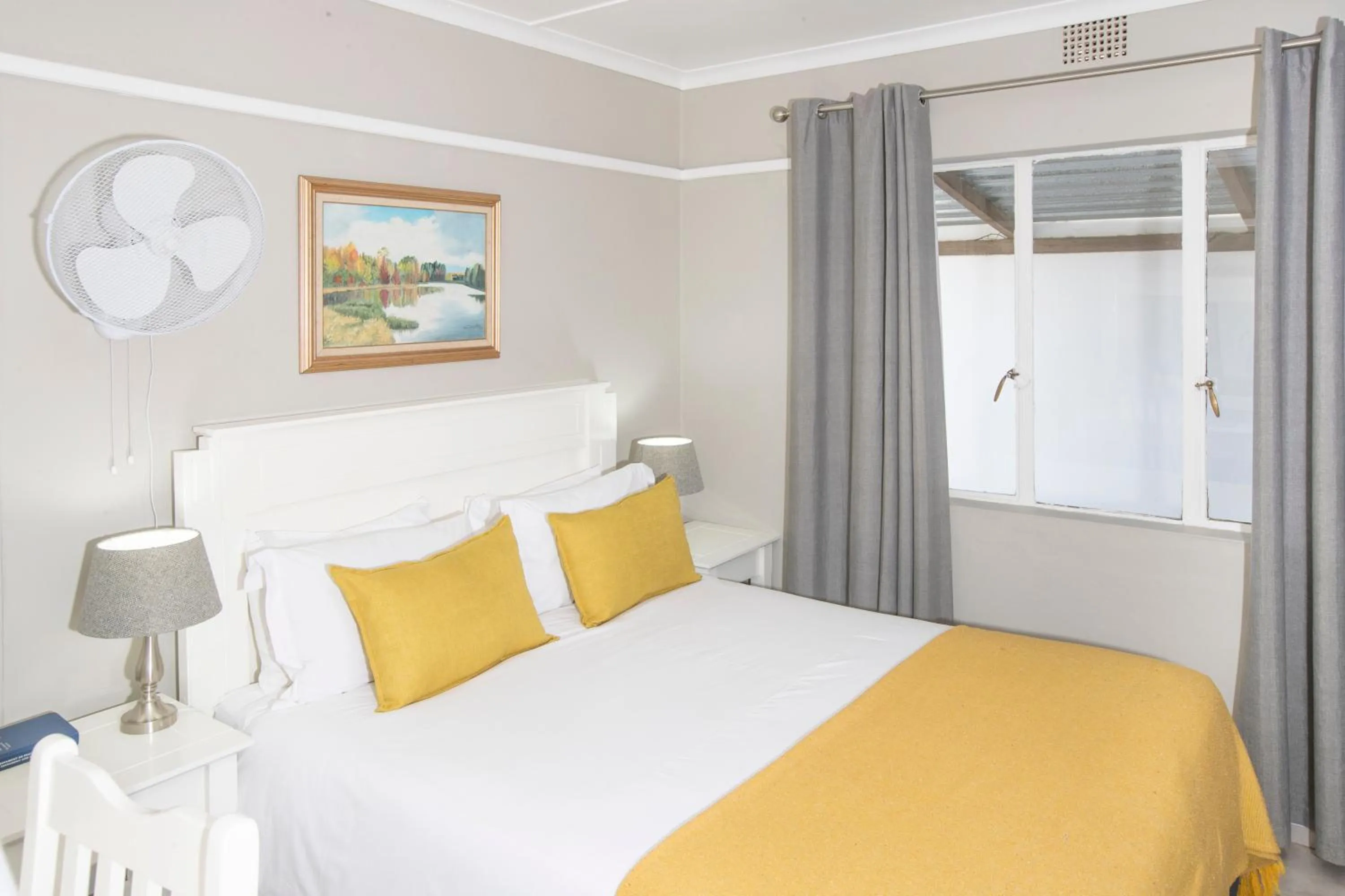 Bedroom, Bed in Mount Currie Inn