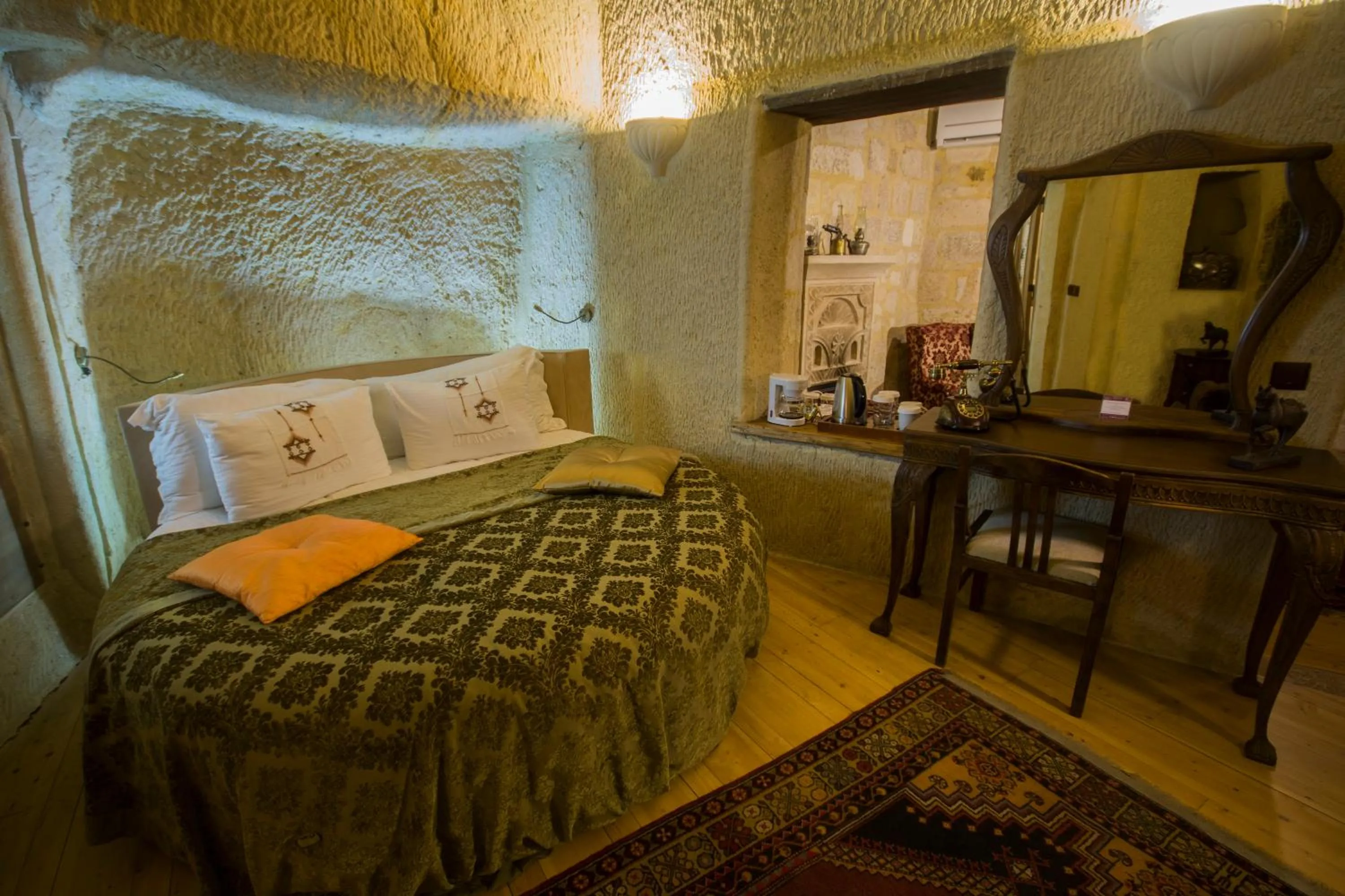 Bedroom, Bed in Fresco Cave Suites Cappadocia