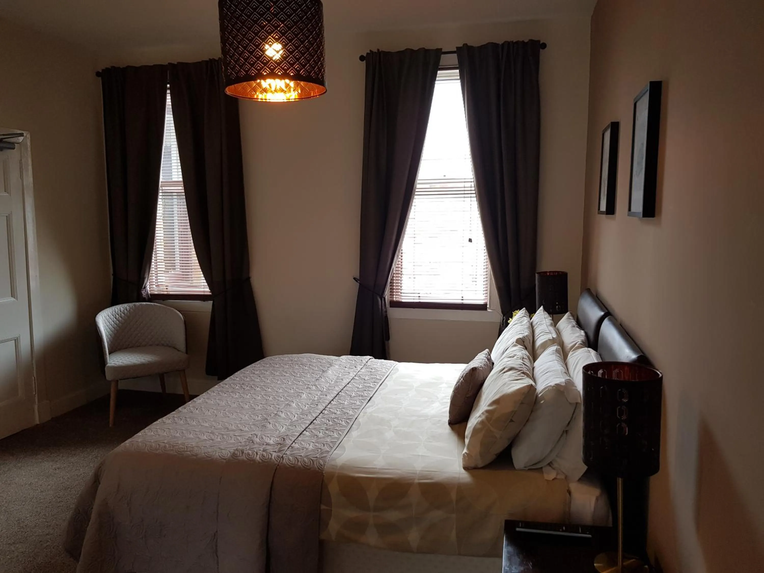 Photo of the whole room in The Old Cross Inn