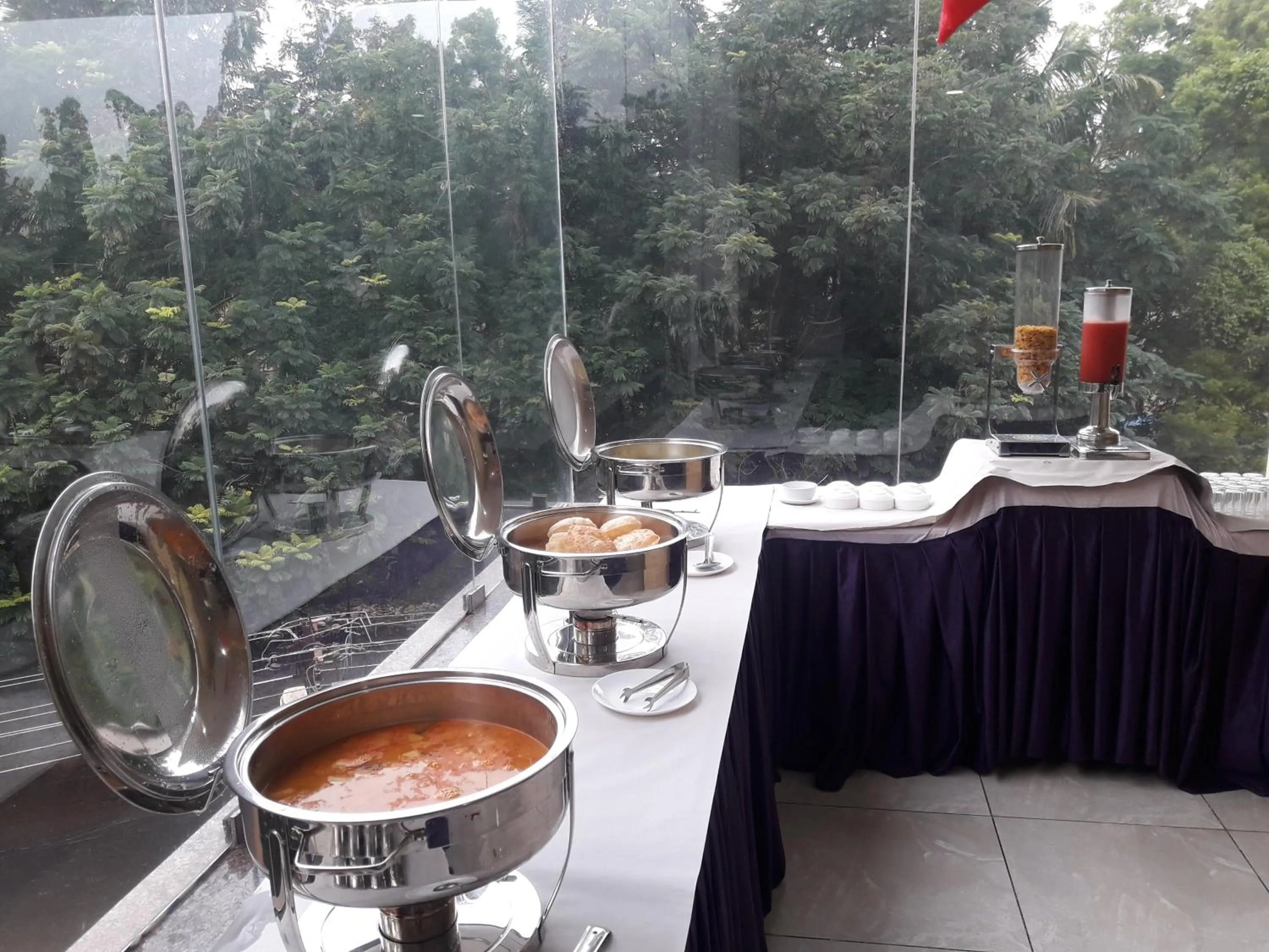 Food and drinks in Hotel Lance International