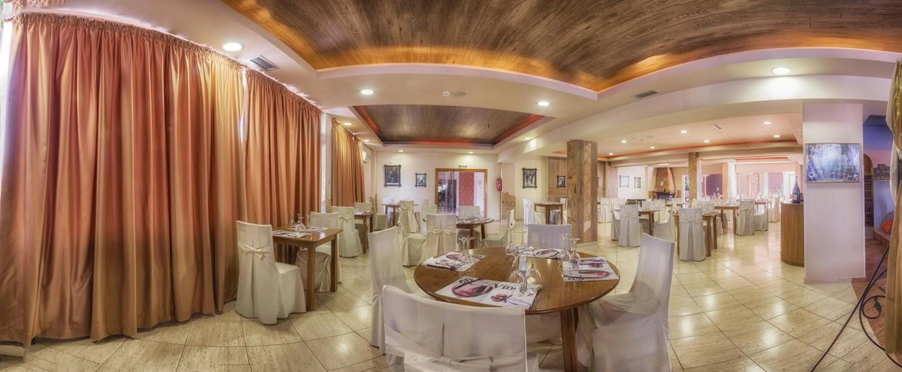 Restaurant/places to eat in Tselikas Hotel