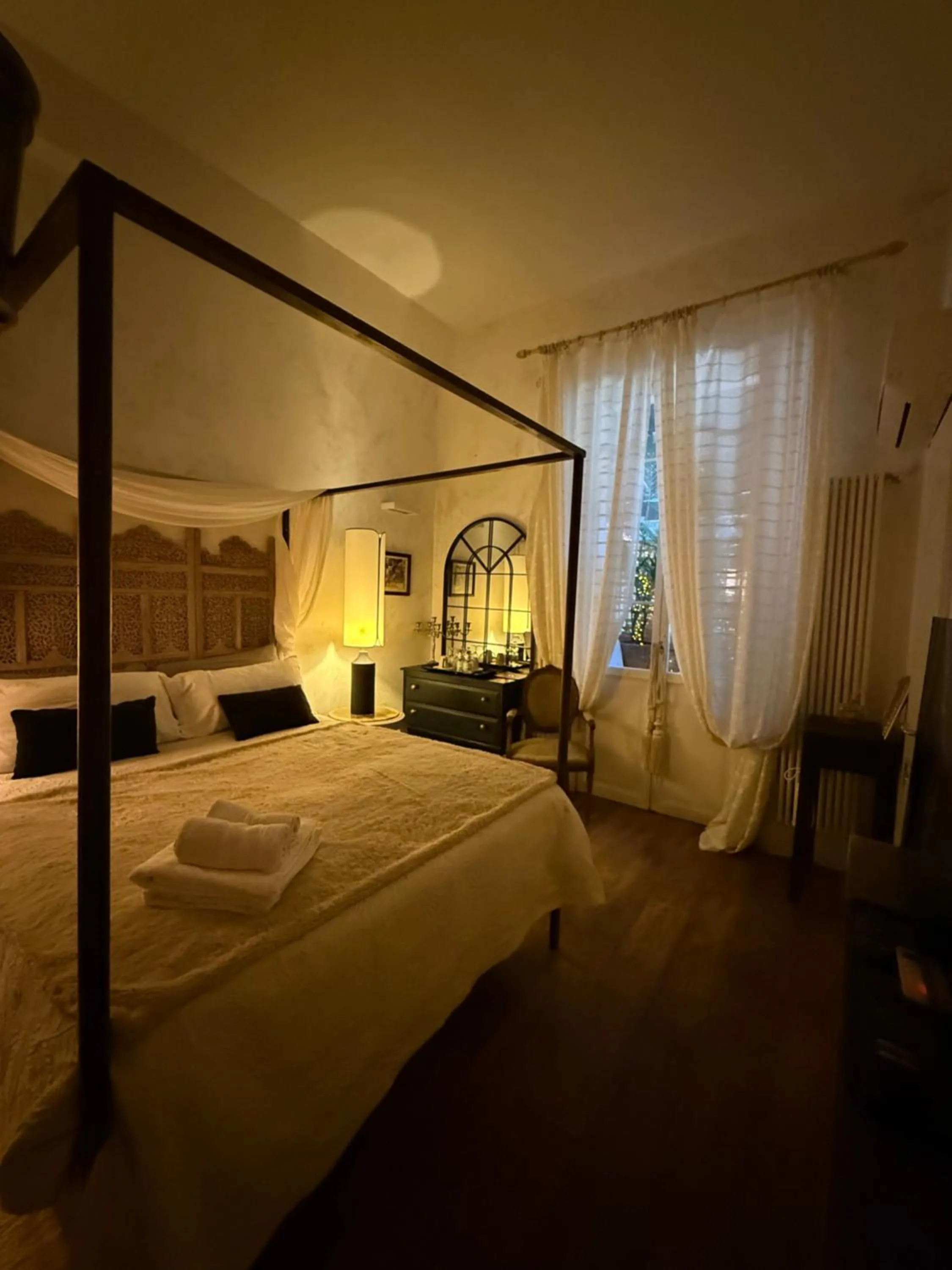 Bedroom, Bed in Les Chambres de Amelie B&B