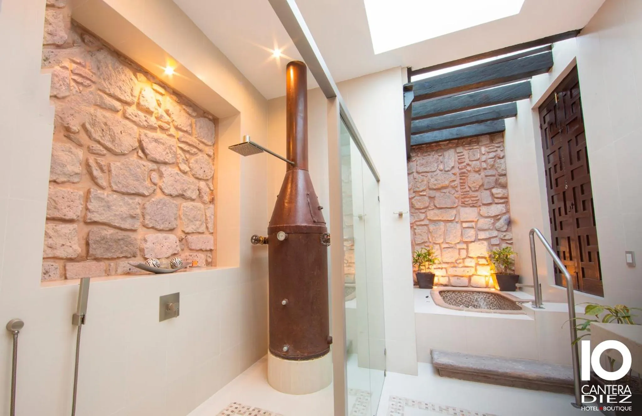 Bathroom in Cantera 10 Hotel Boutique