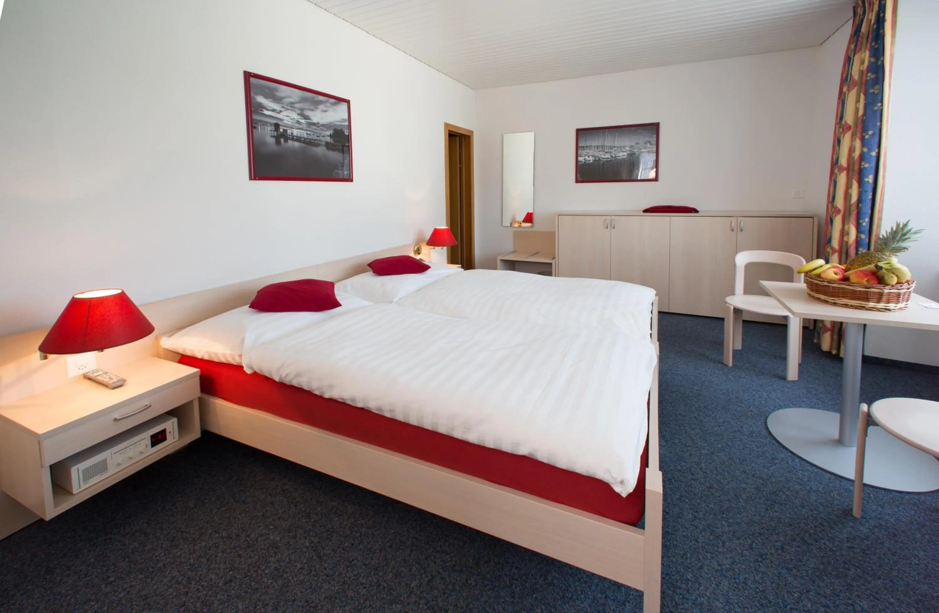 Bed in Hôtel du Port - Free Parking - Breakfast included