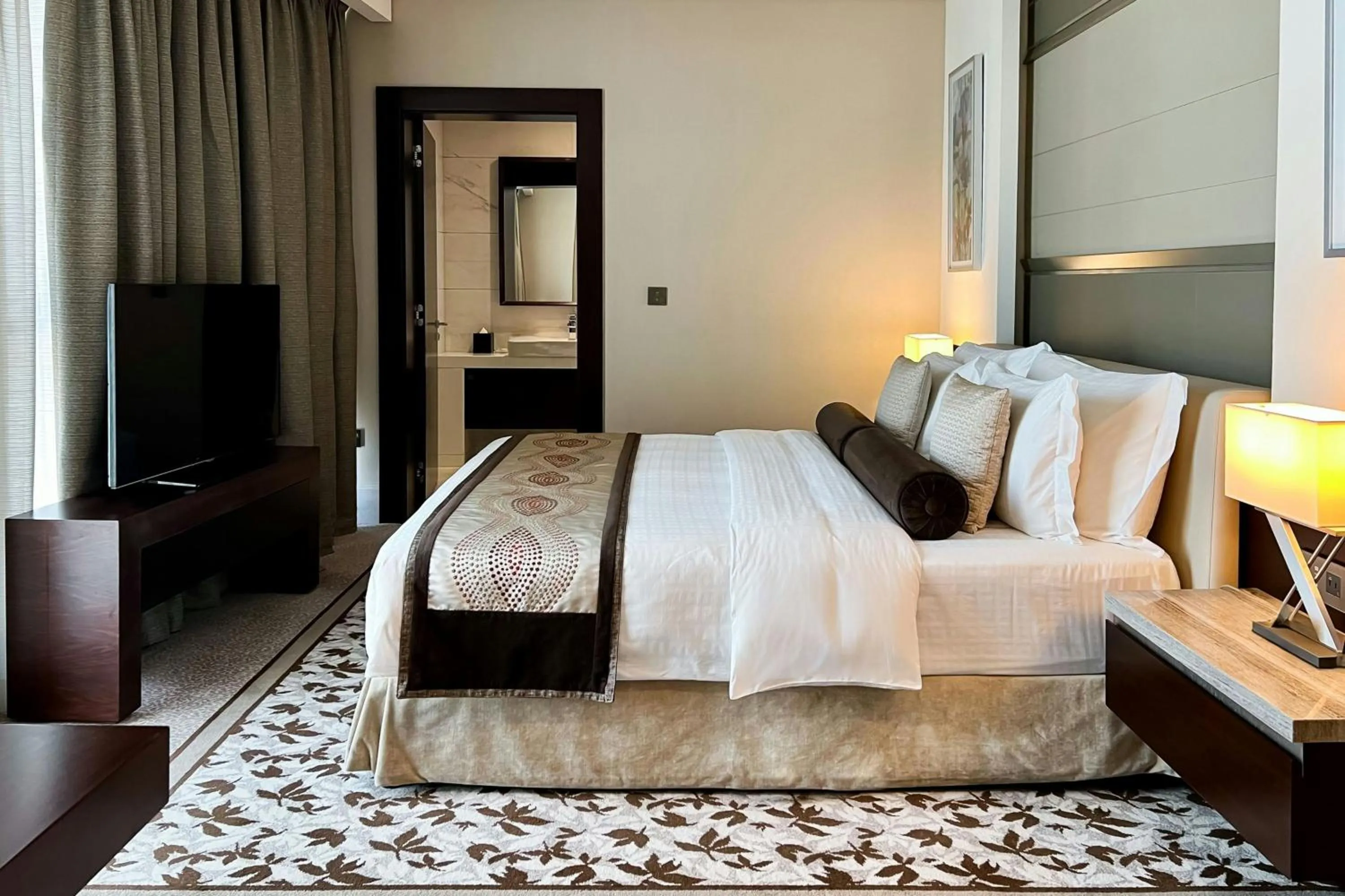 Photo of the whole room, Bed in Renaissance Business Bay Hotel, Dubai