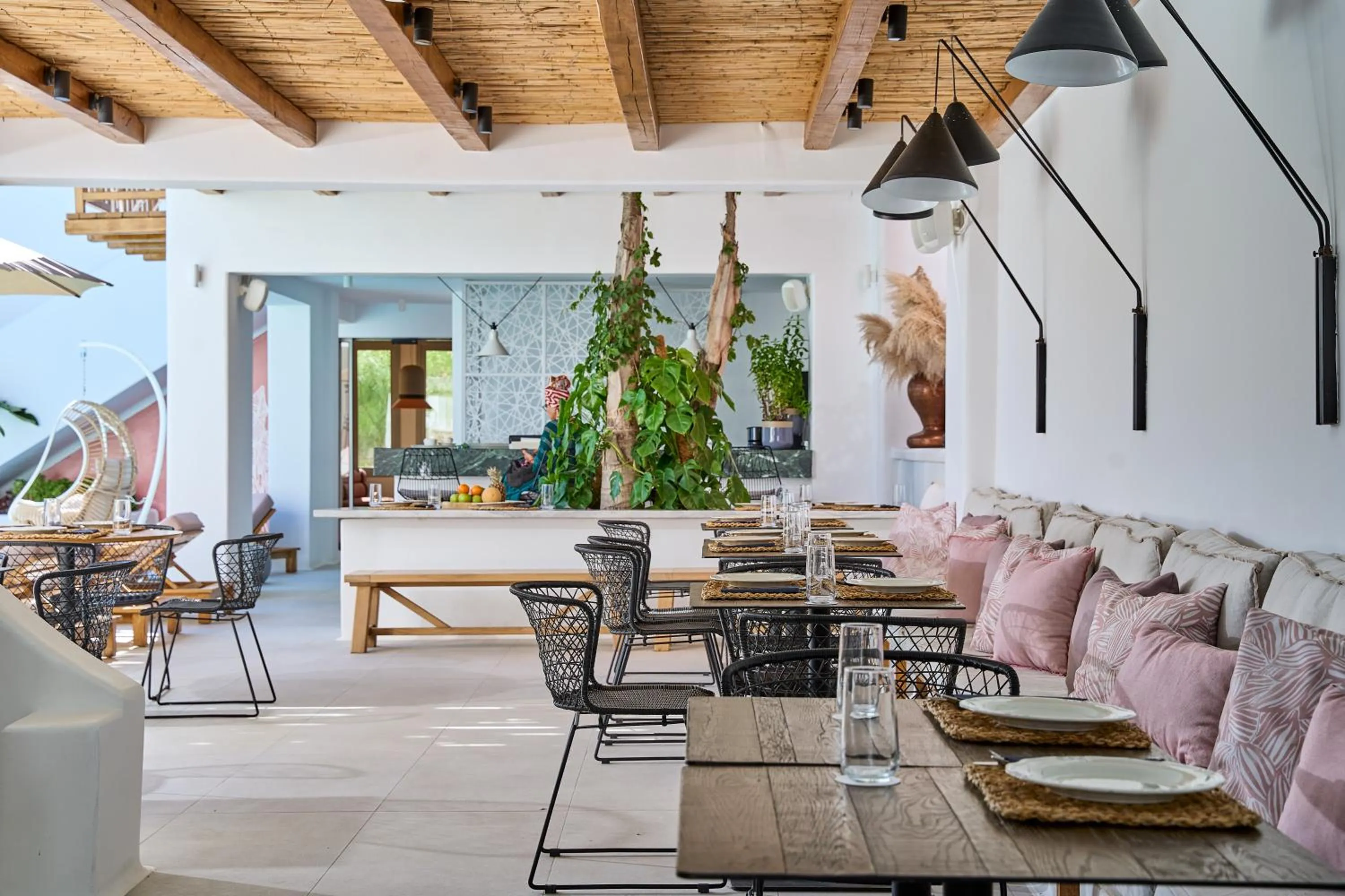 Restaurant/places to eat in Adorno Beach Hotel and Suites