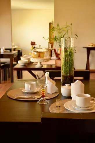 Restaurant/places to eat in Villa Moringa Guesthouse