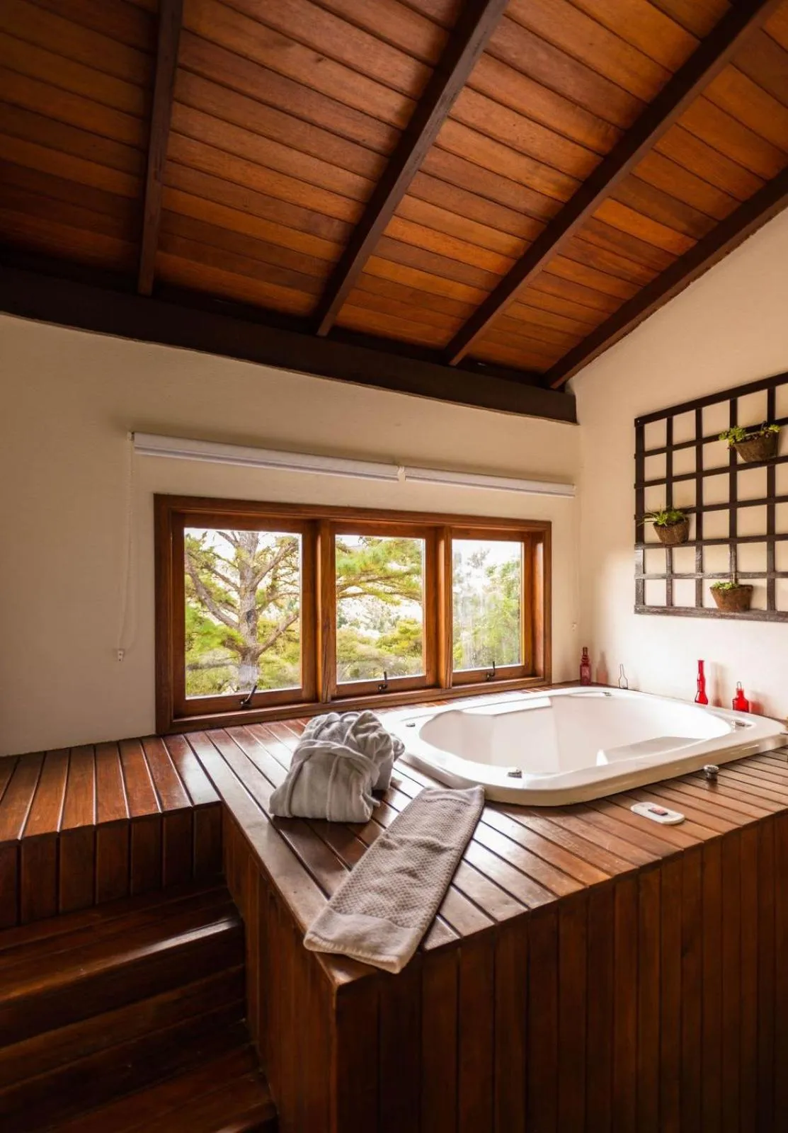 Bathroom, Bed in Pousada Jardim das Montanhas
