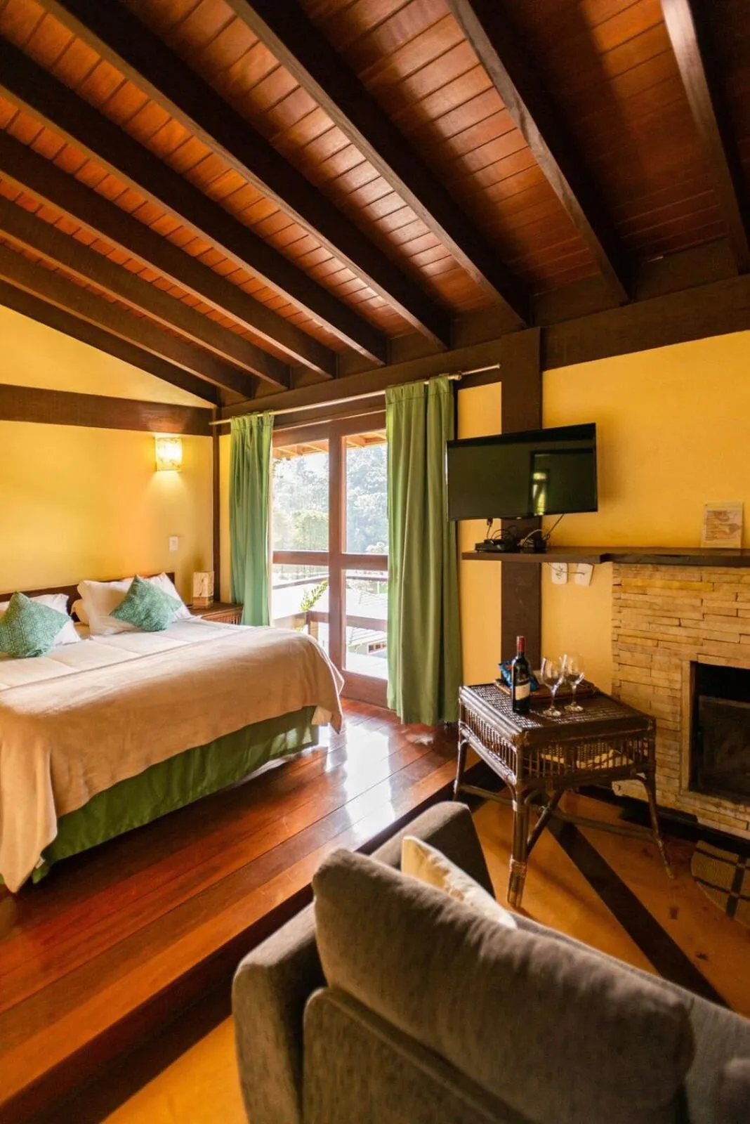 Bedroom, Bed in Pousada Jardim das Montanhas