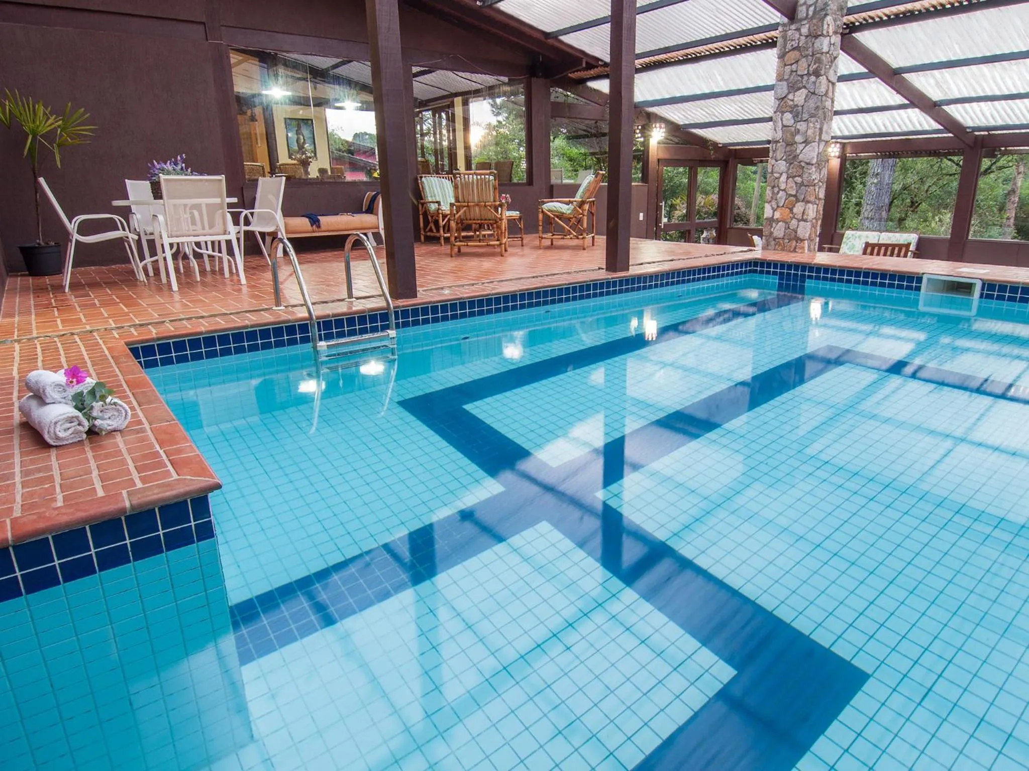 Swimming pool in Pousada Jardim das Montanhas