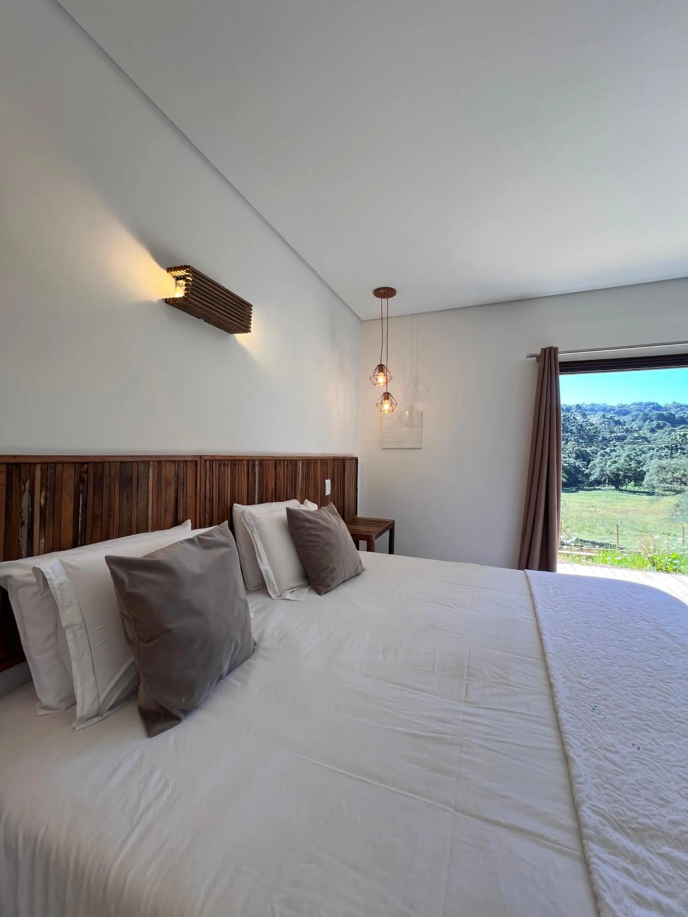 Bedroom, Bed in Pousada Jardim das Montanhas