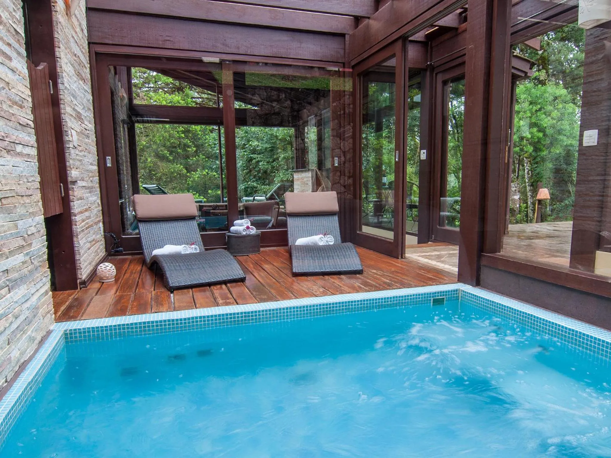 Swimming pool in Pousada Jardim das Montanhas