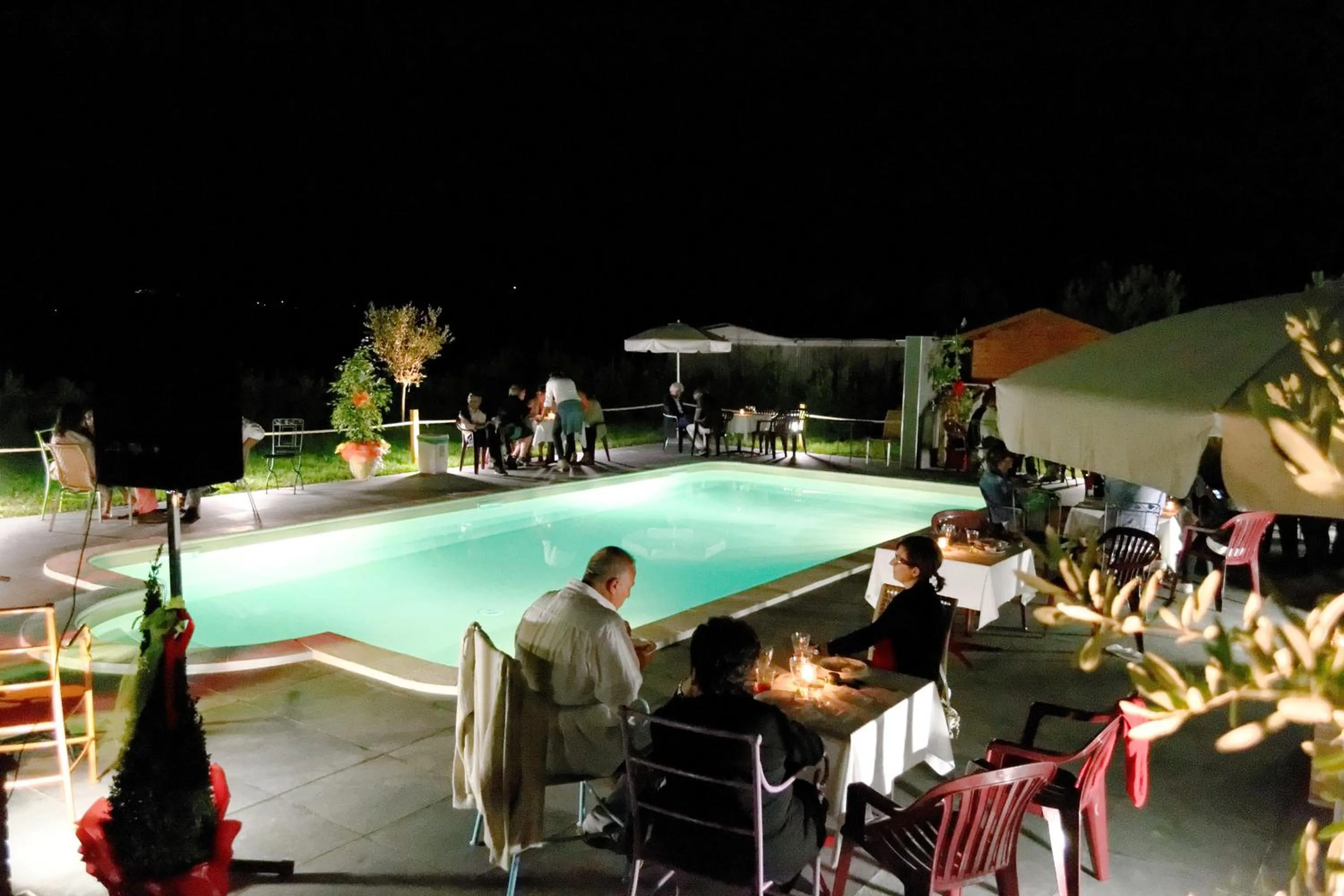 Evening entertainment in Residence Terra Dei Santi Country House