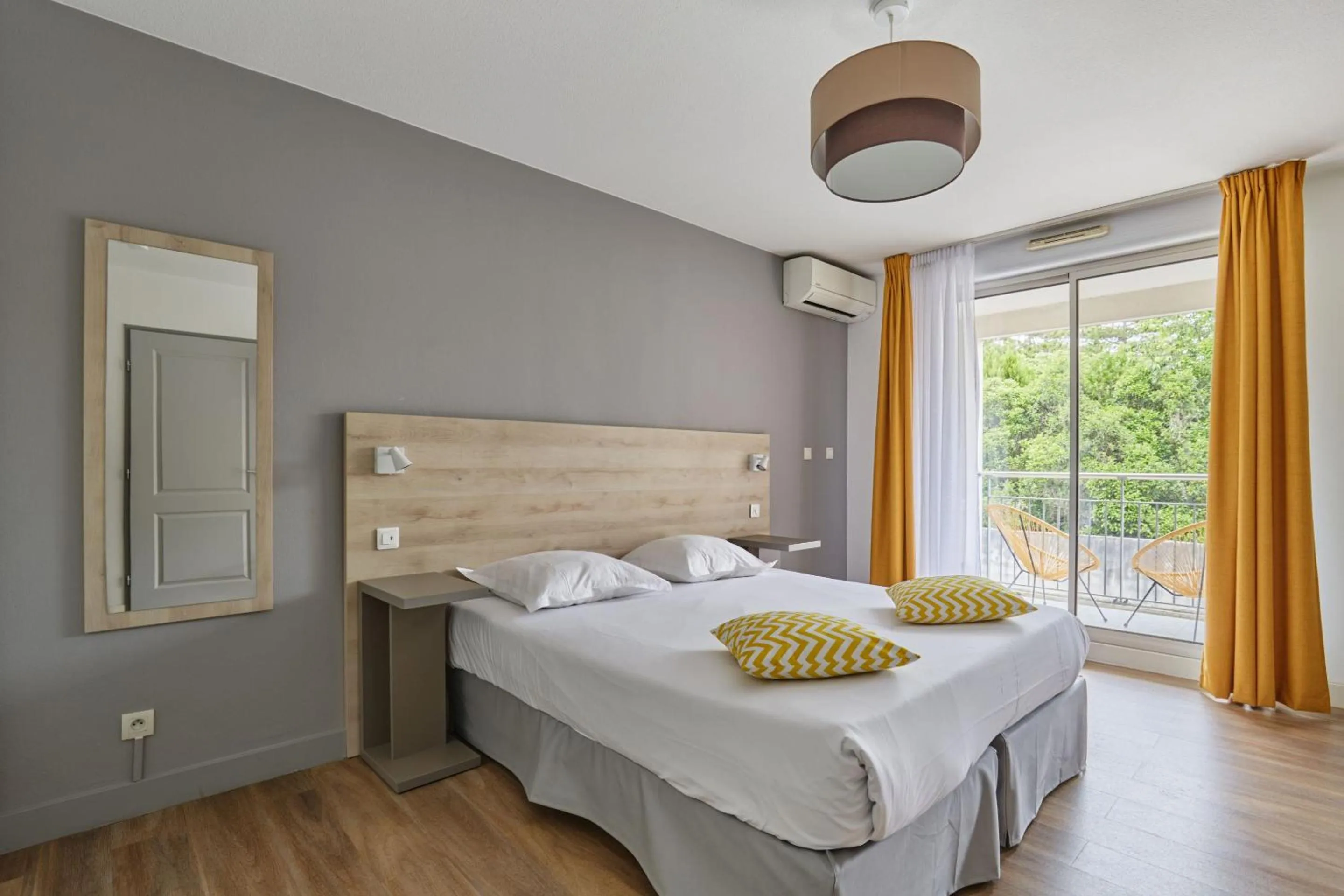 Bed in Appart Hotel Odalys City Aix en Provence Le Clos de la Chartreuse