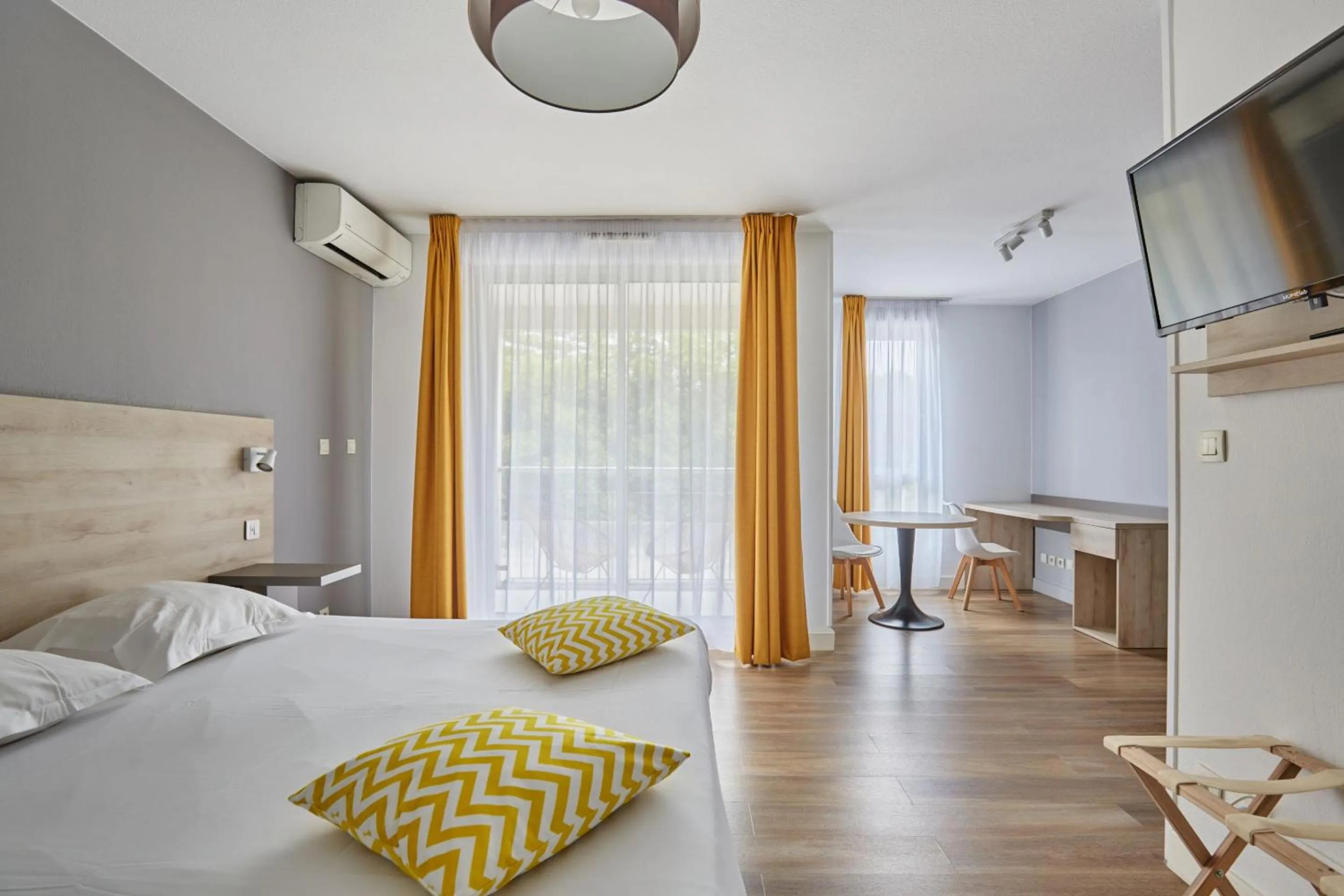 Bed in Appart Hotel Odalys City Aix en Provence Le Clos de la Chartreuse