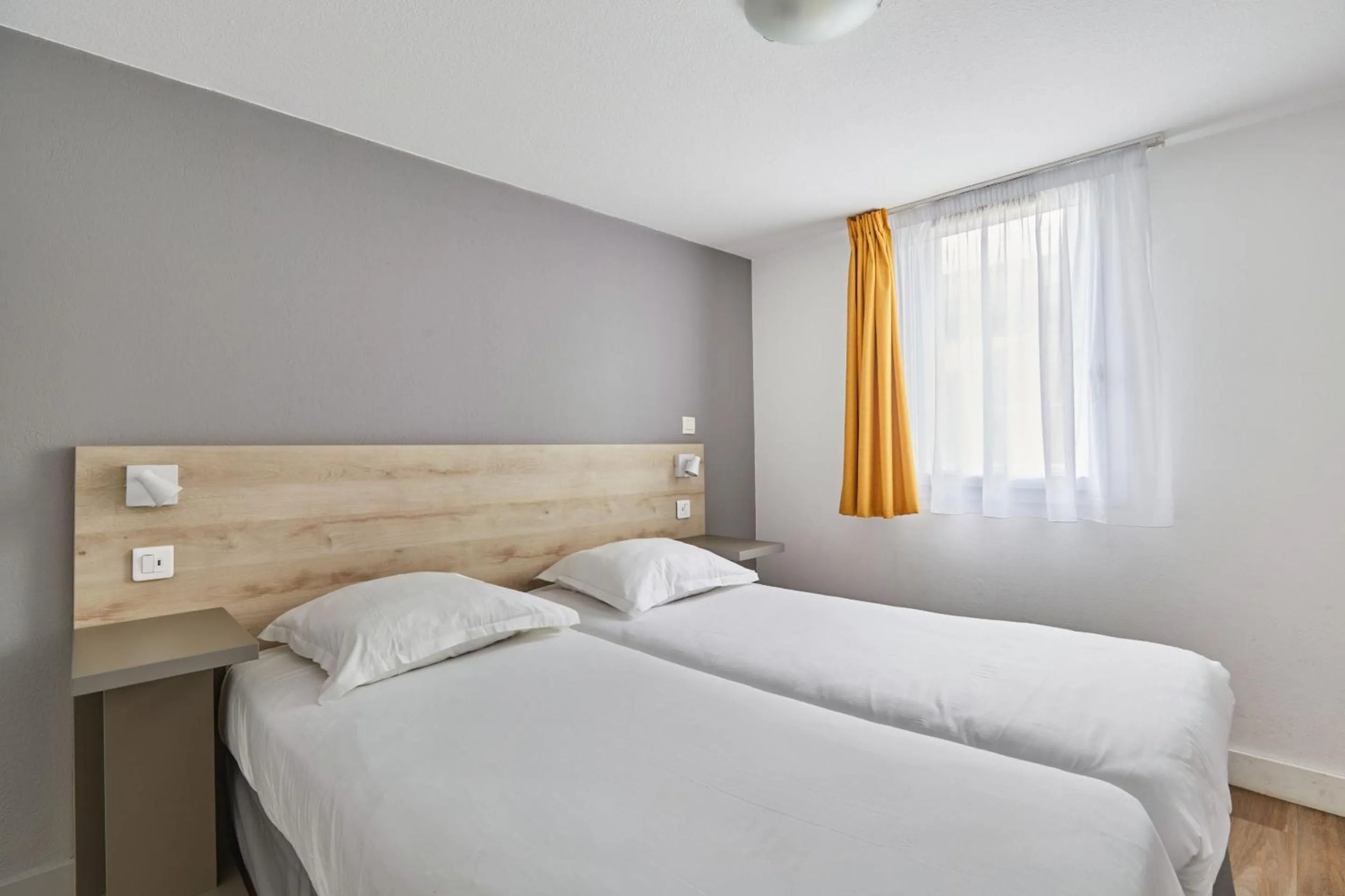 Bed in Appart Hotel Odalys City Aix en Provence Le Clos de la Chartreuse