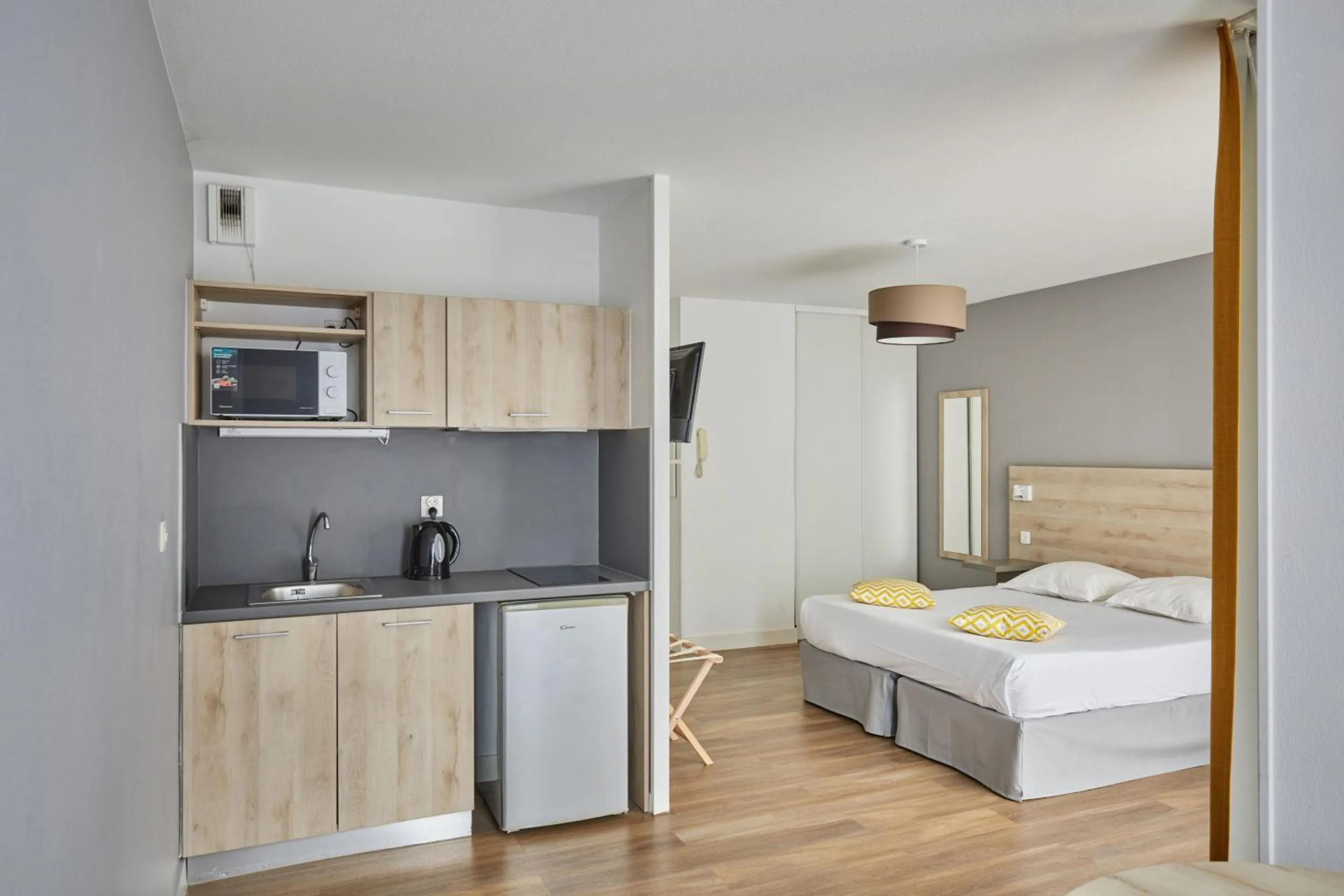 Bed in Appart Hotel Odalys City Aix en Provence Le Clos de la Chartreuse