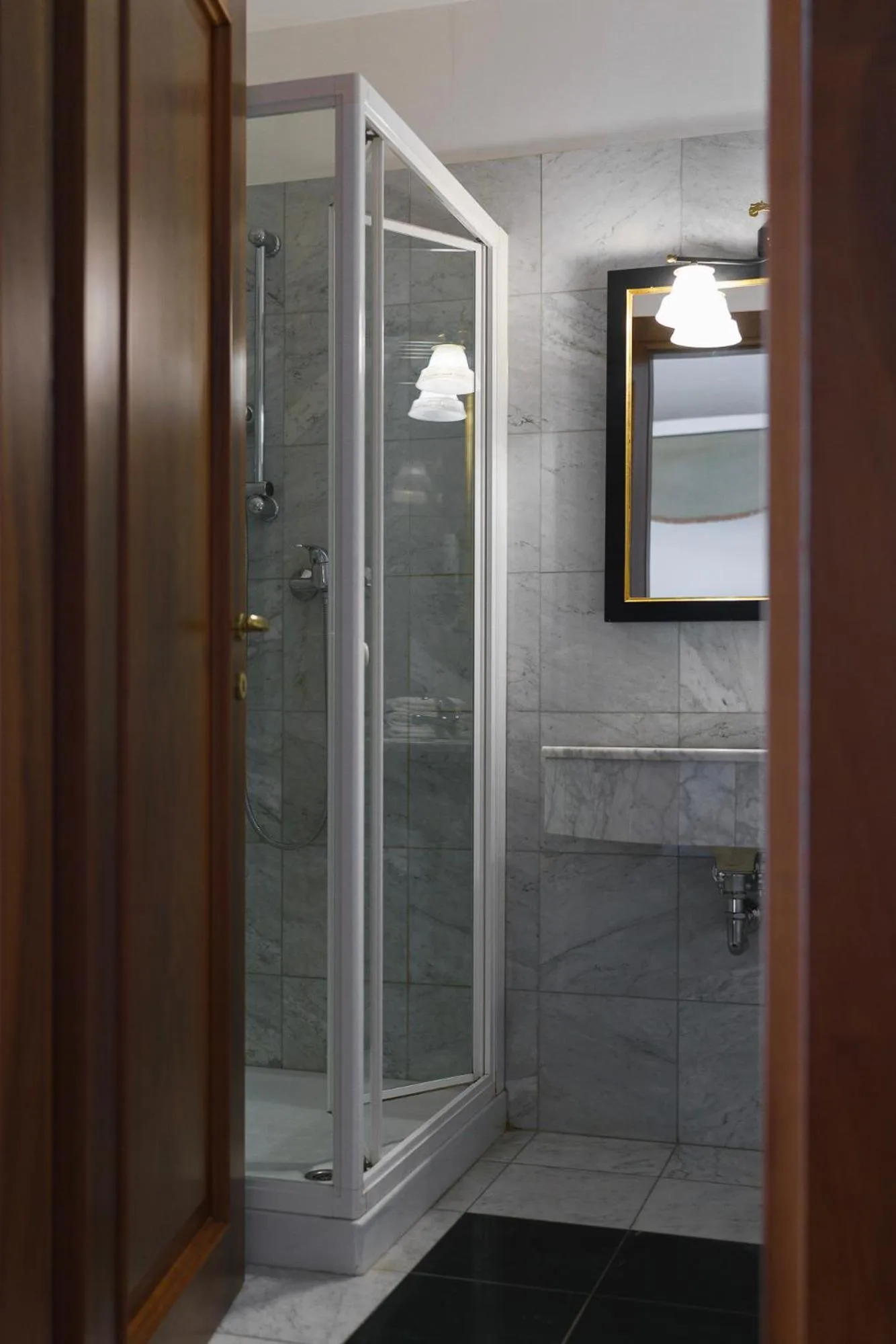 Shower in Hotel Villa Policreti