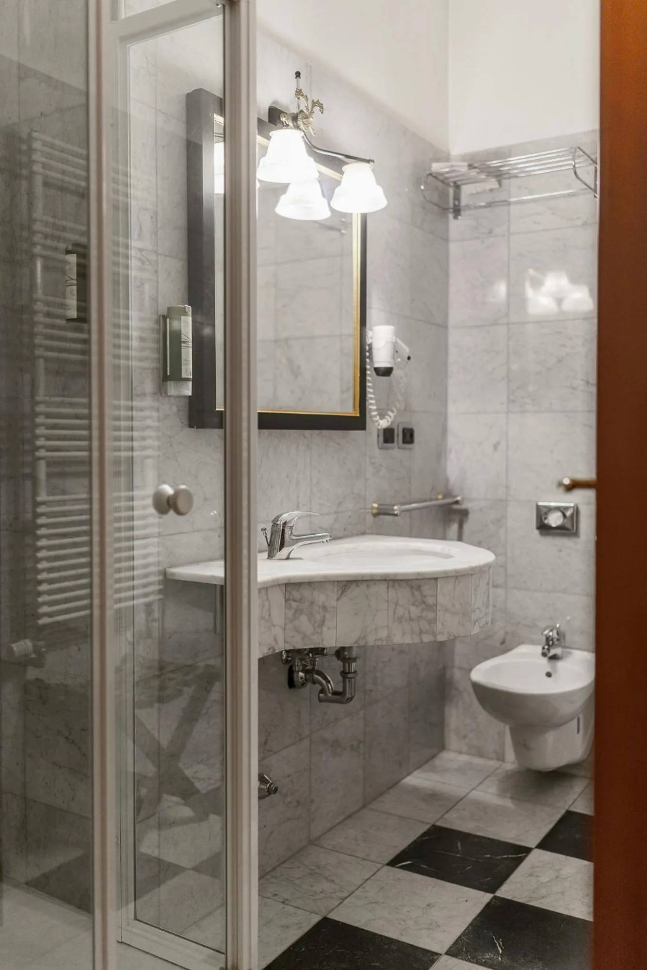 Shower in Hotel Villa Policreti