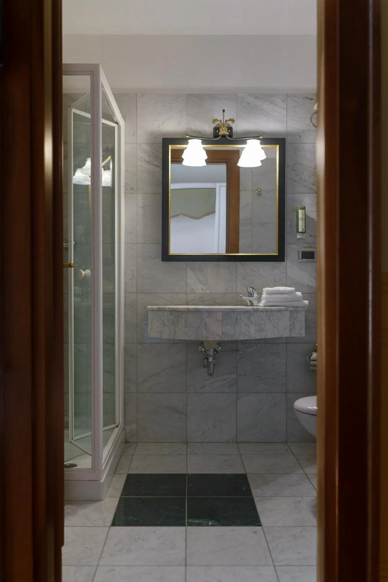 Shower in Hotel Villa Policreti