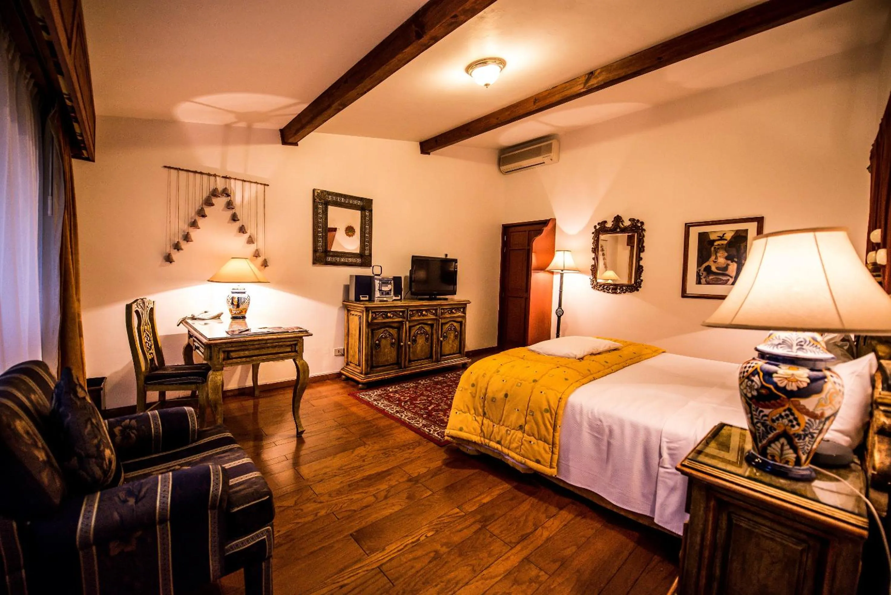 Photo of the whole room, Bed in Hotel La Mansion del Sol