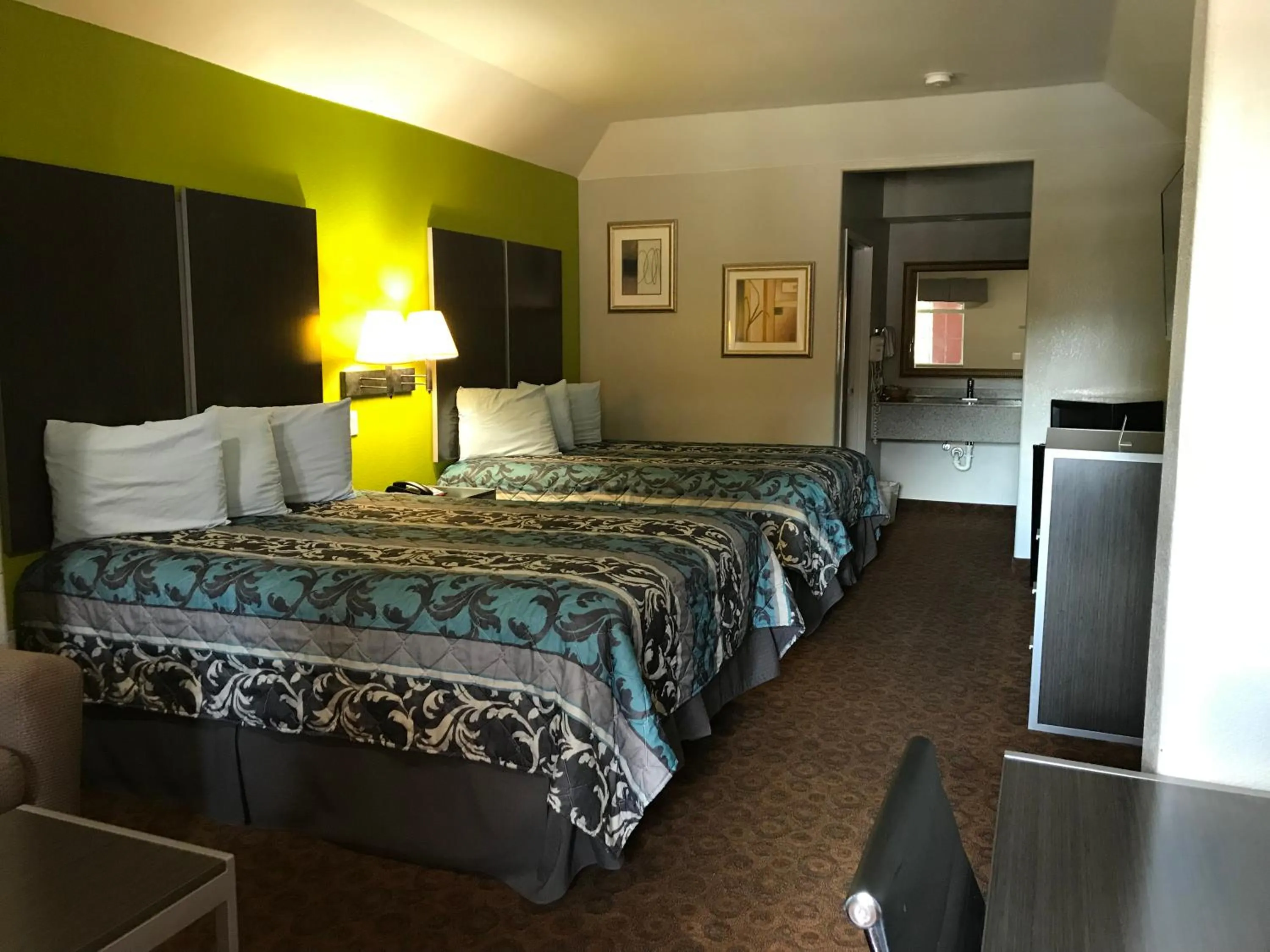 Camelot Inn and Suites