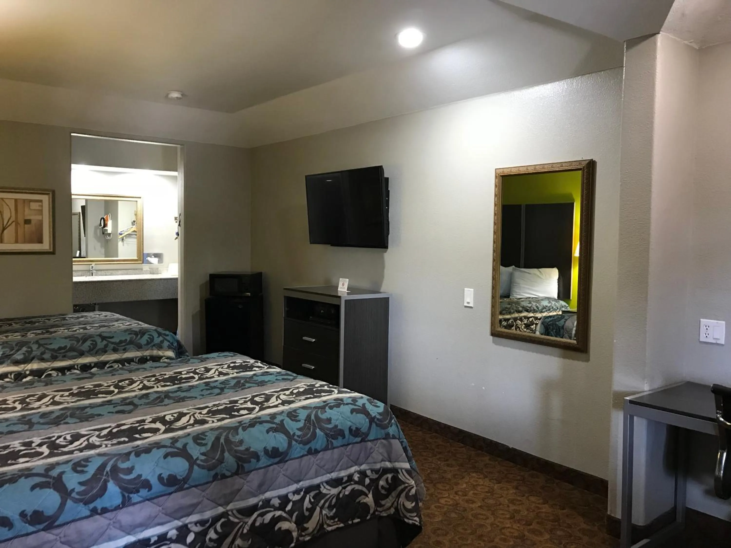 Camelot Inn and Suites