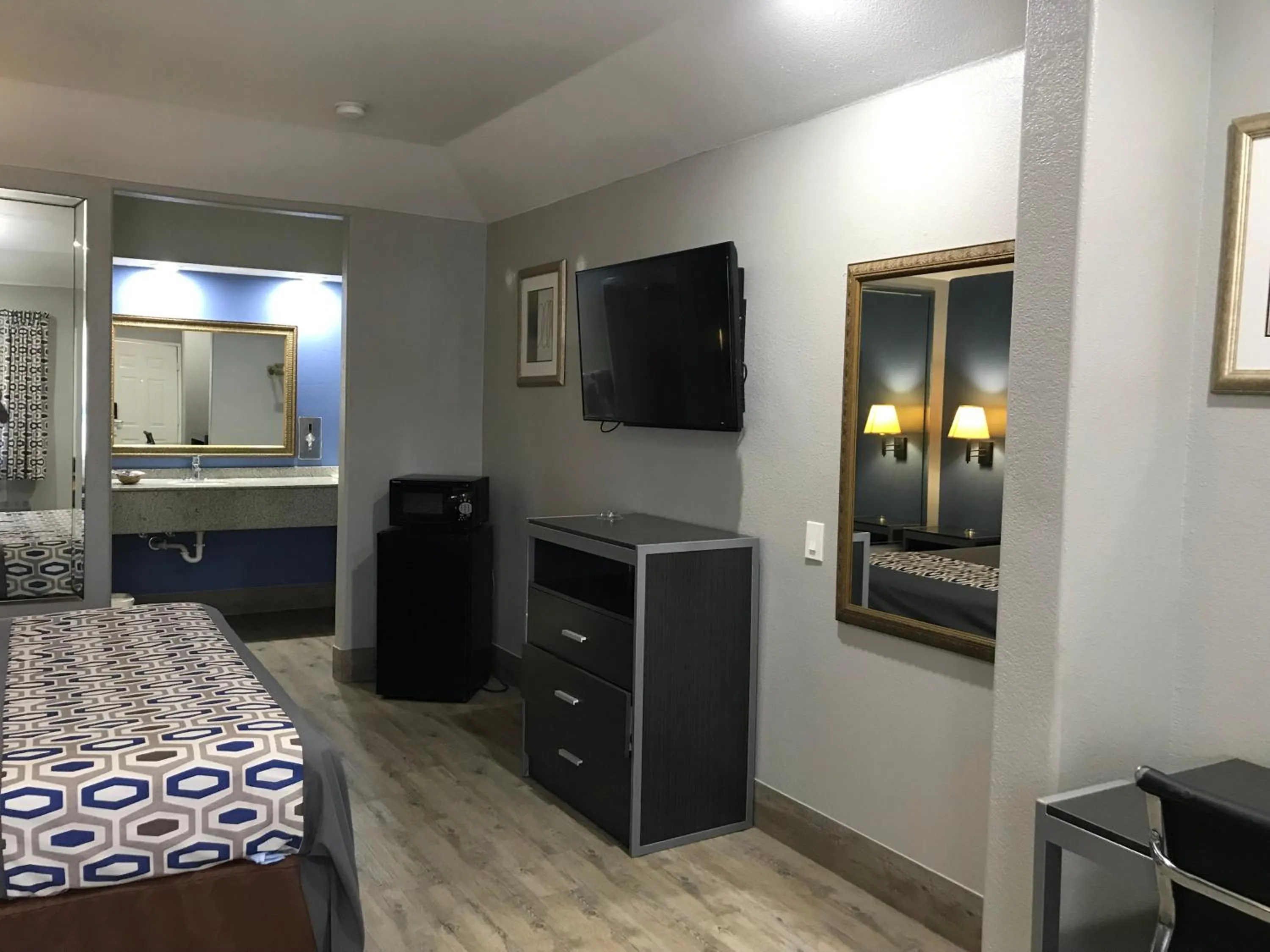 Camelot Inn and Suites