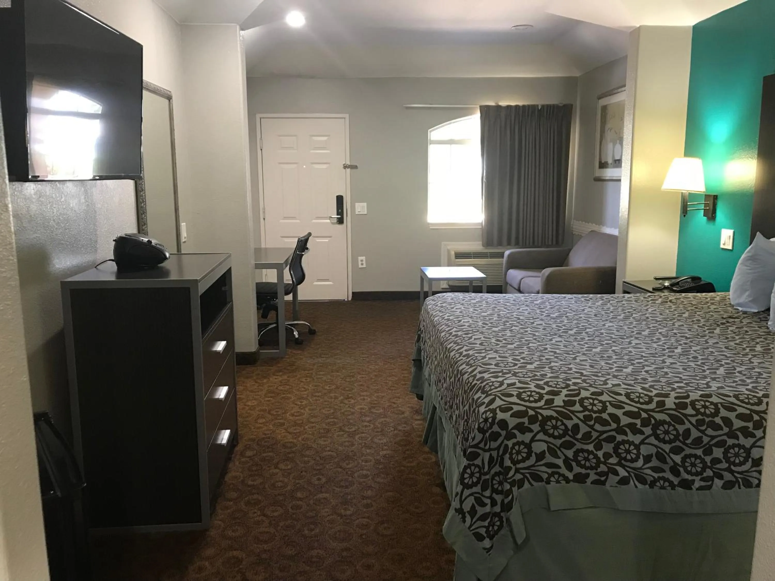 Camelot Inn and Suites