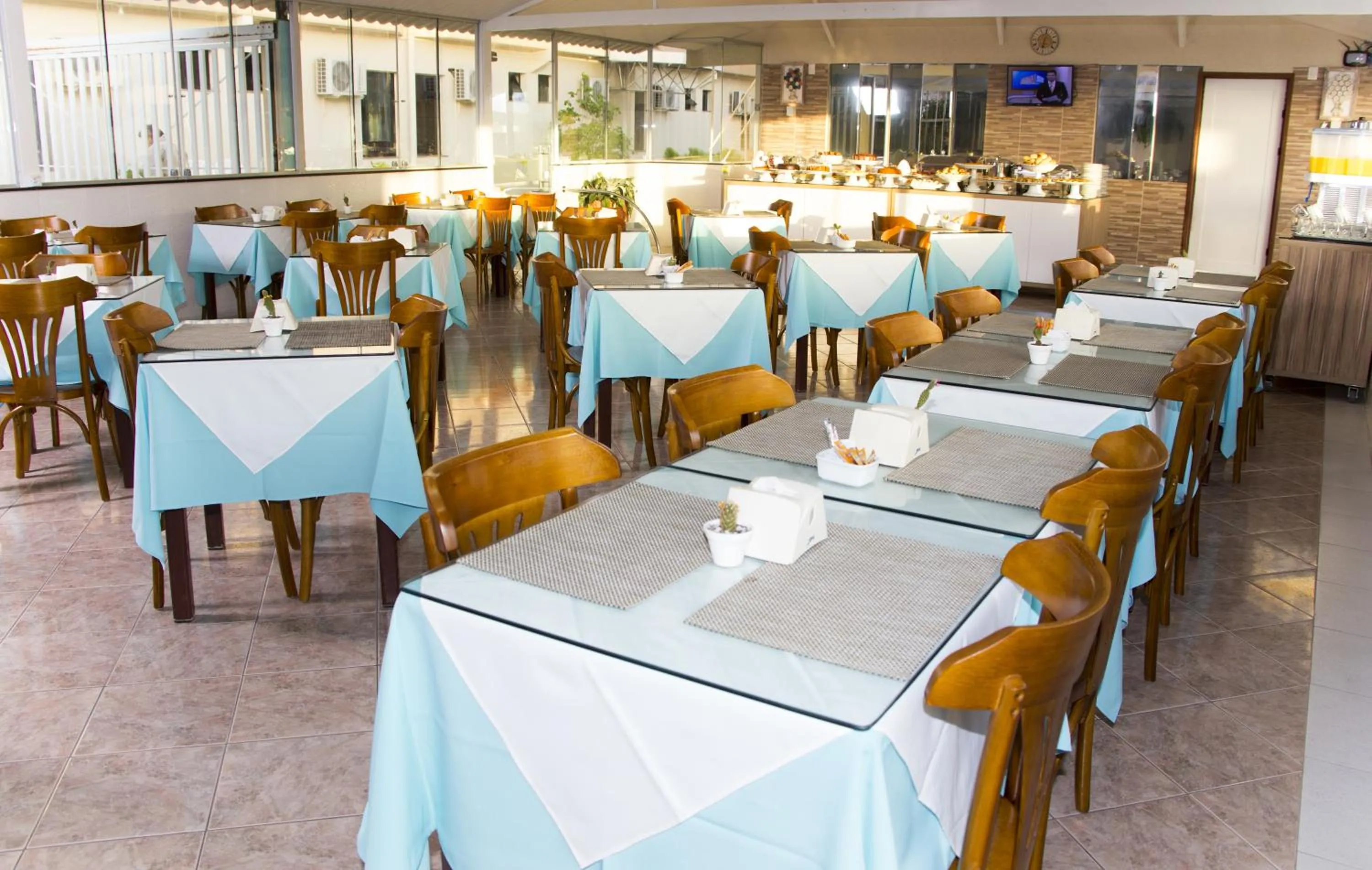 Restaurant/places to eat in Hotel Rekinte