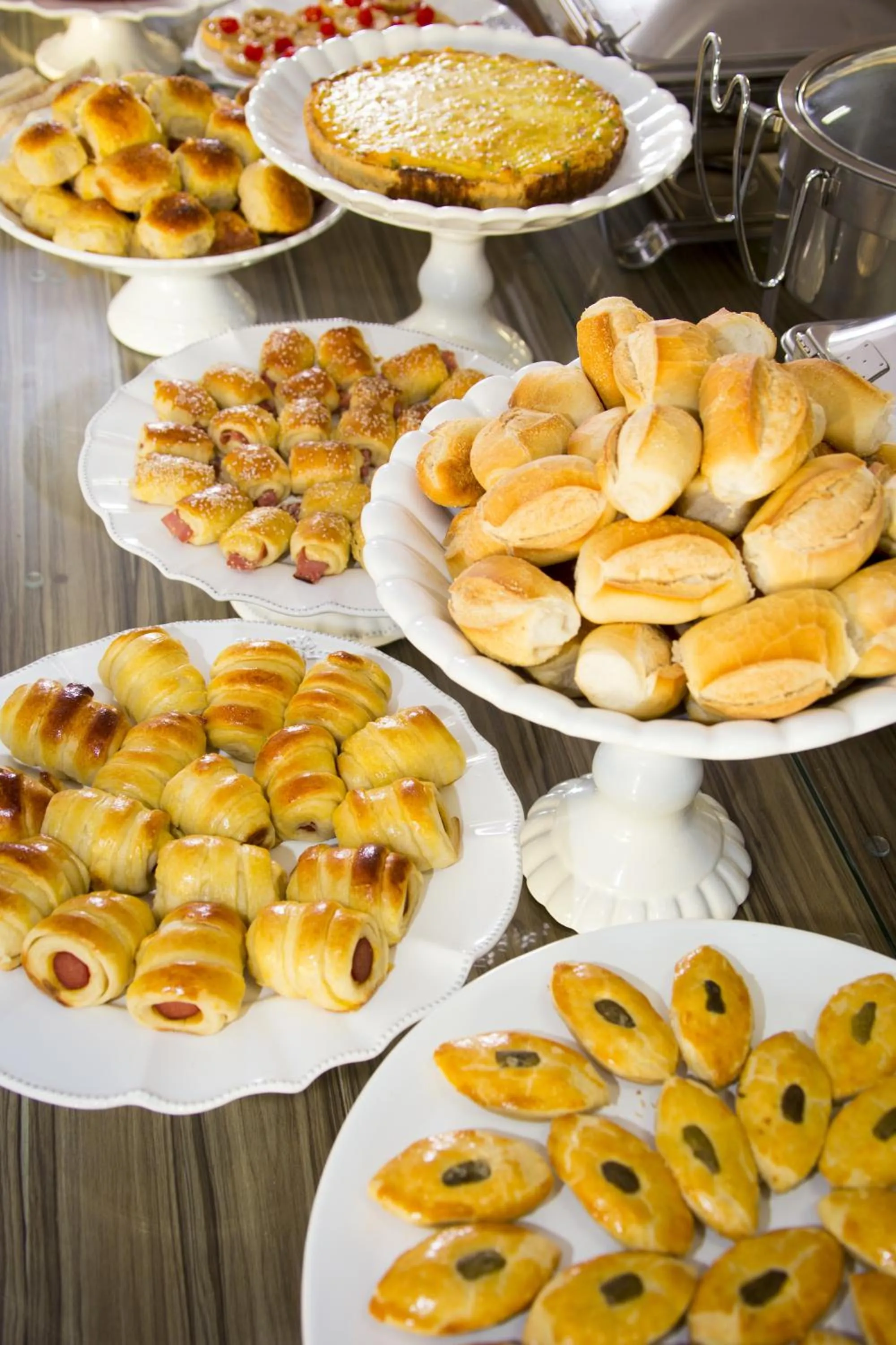 Buffet breakfast in Hotel Rekinte