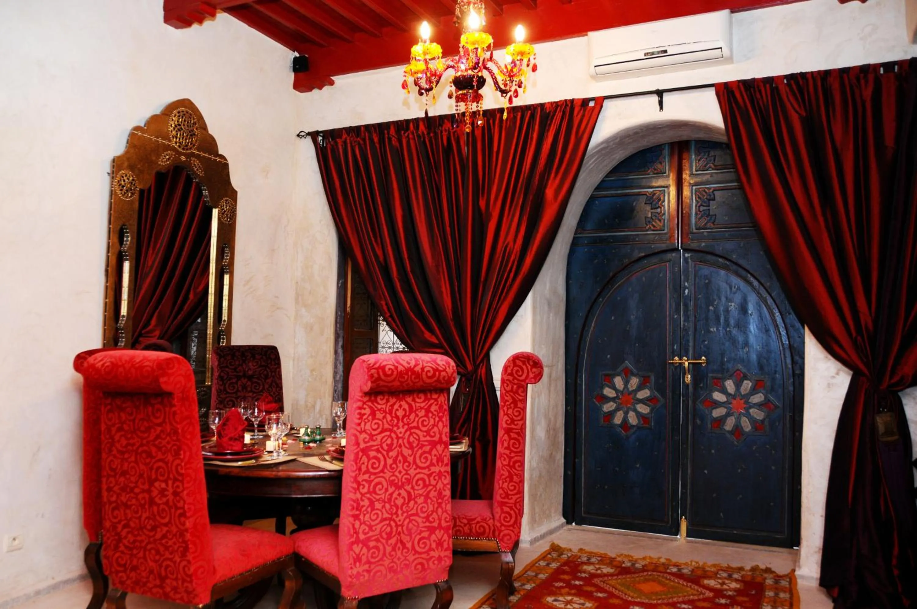 Restaurant/places to eat in Riad Lorsya