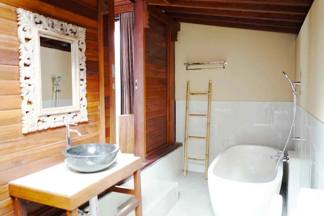 Bungalow with Bathtub in Nadya Homestay