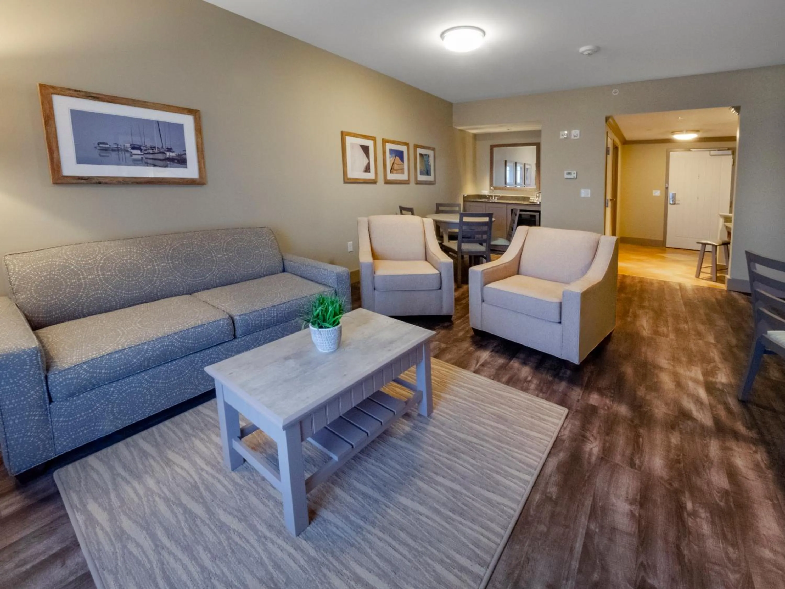 Seating area in Chautauqua Harbor Hotel - Jamestown