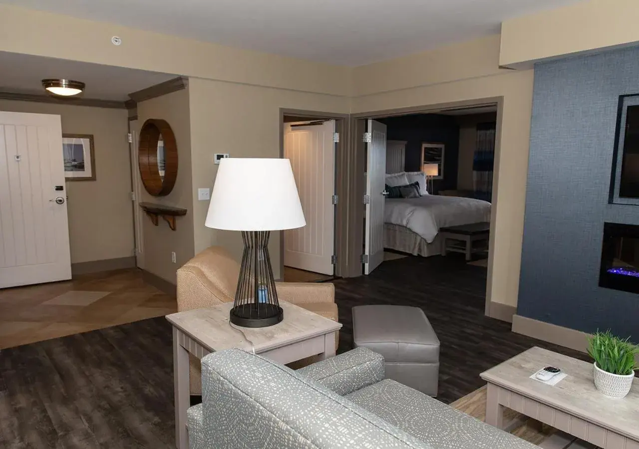 King Suite with Spa Bath in Chautauqua Harbor Hotel - Jamestown King Suite with Spa Bath in Chautauqua Harbor Hotel - Jamestown