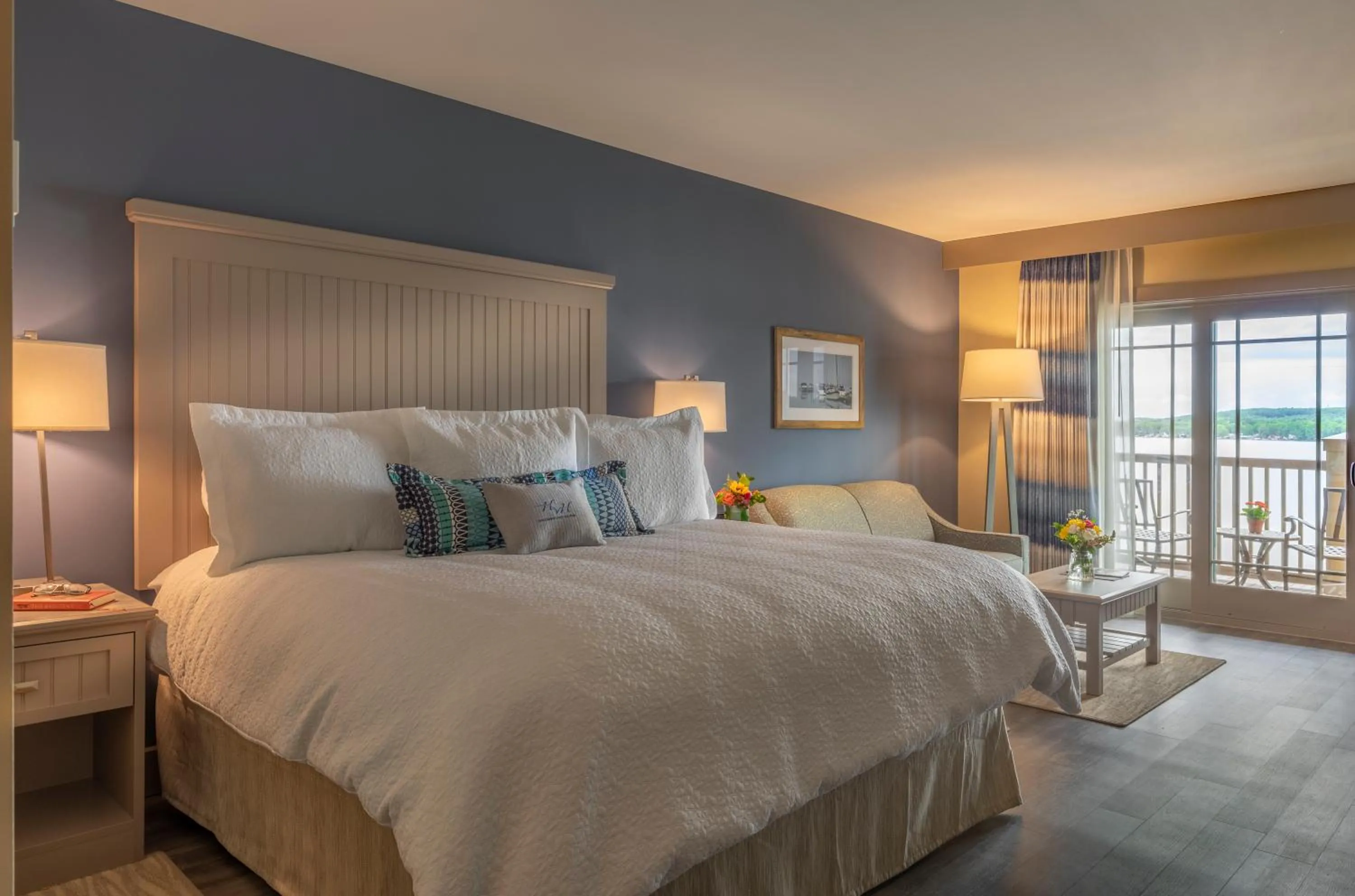 Bed in Chautauqua Harbor Hotel - Jamestown