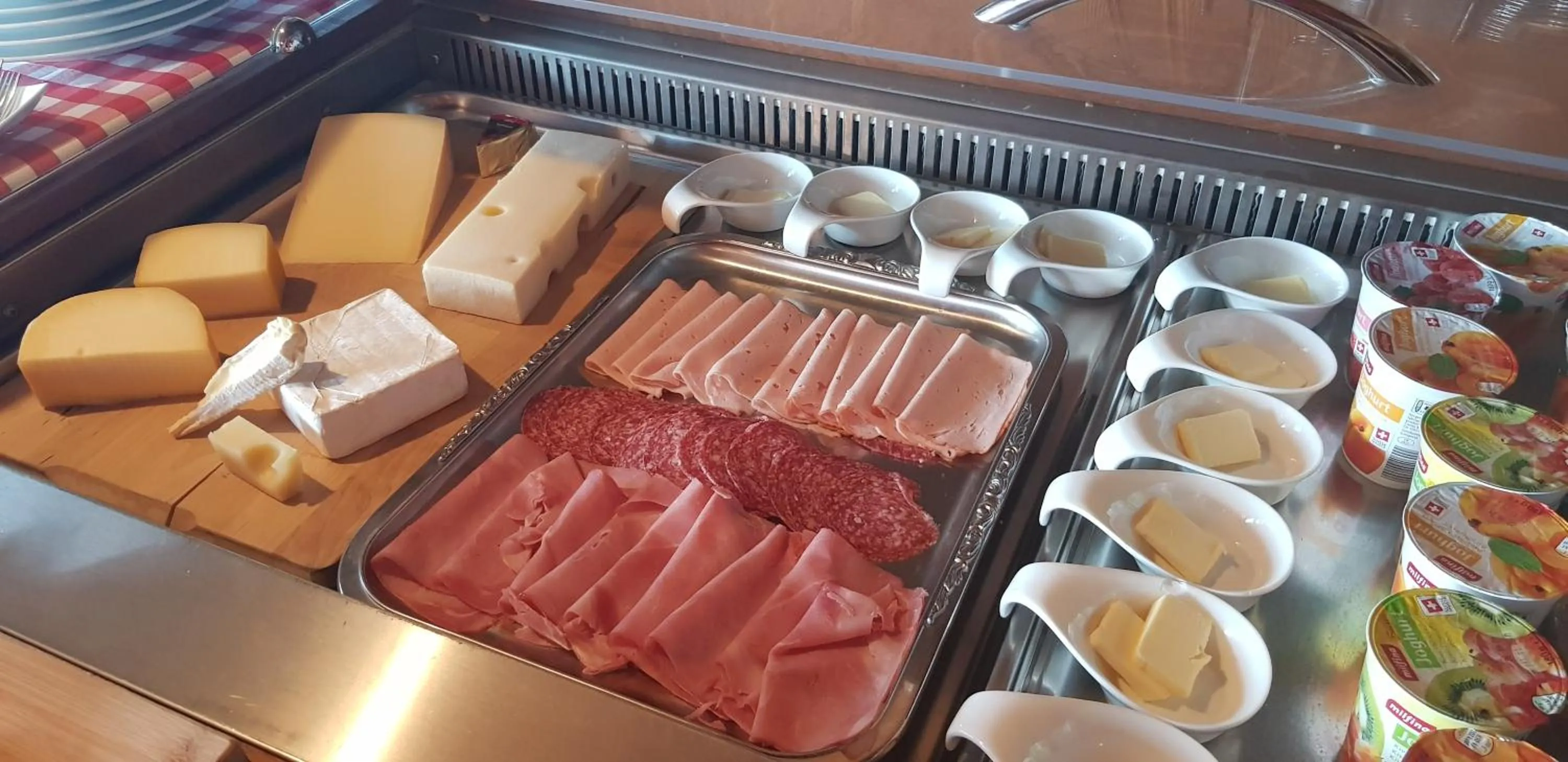 Buffet breakfast in Gasthaus Platten