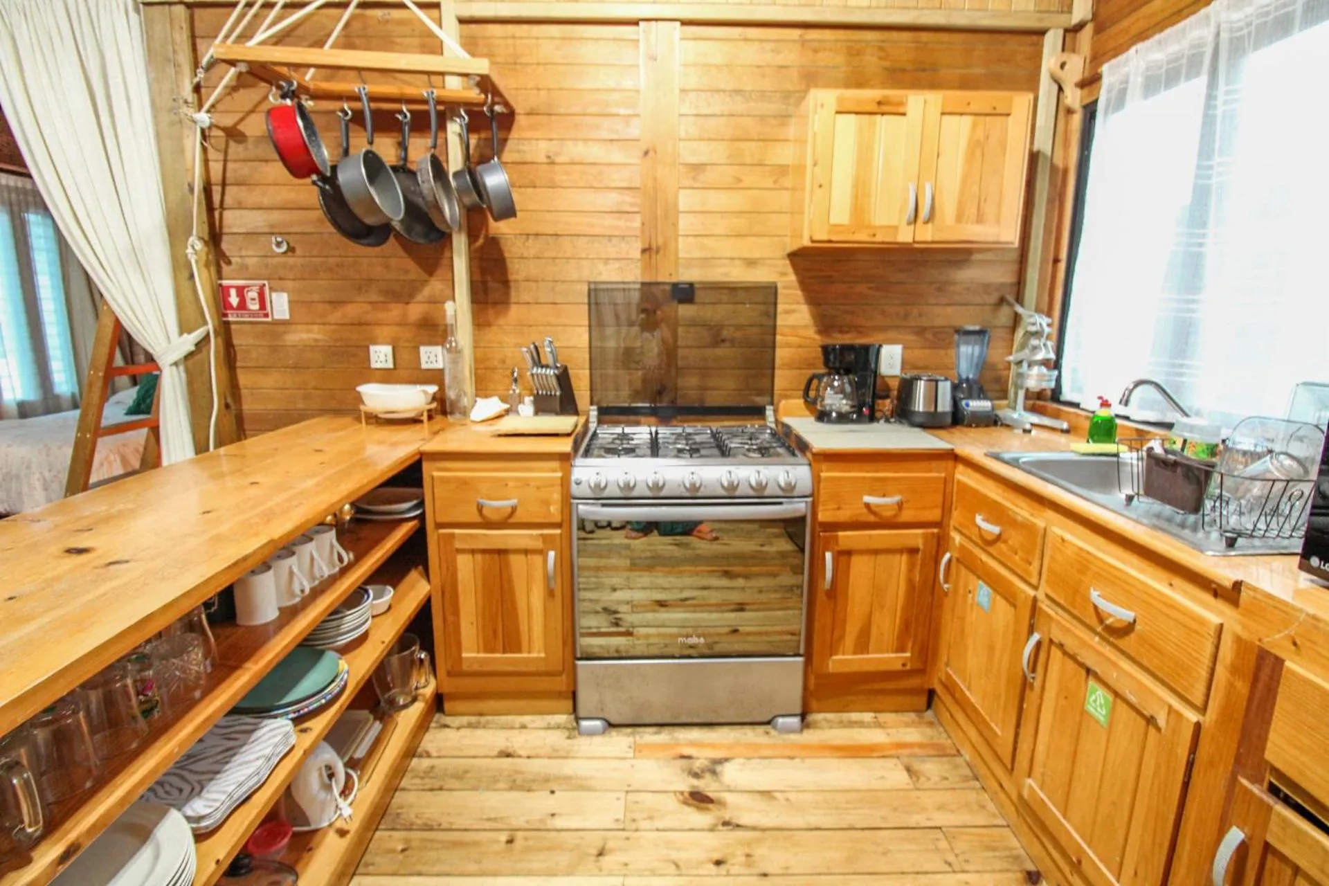 Kitchen or kitchenette in Alicat Villas