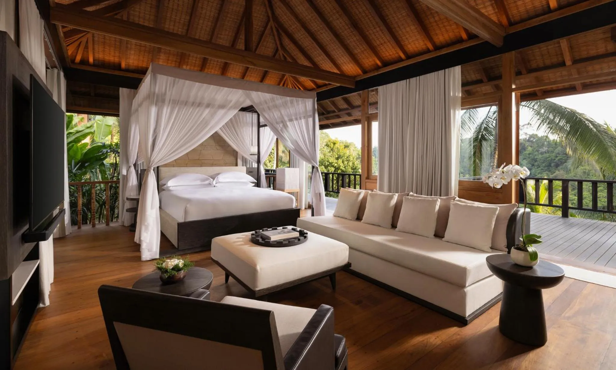 Photo of the whole room, Bed in COMO Shambhala Estate