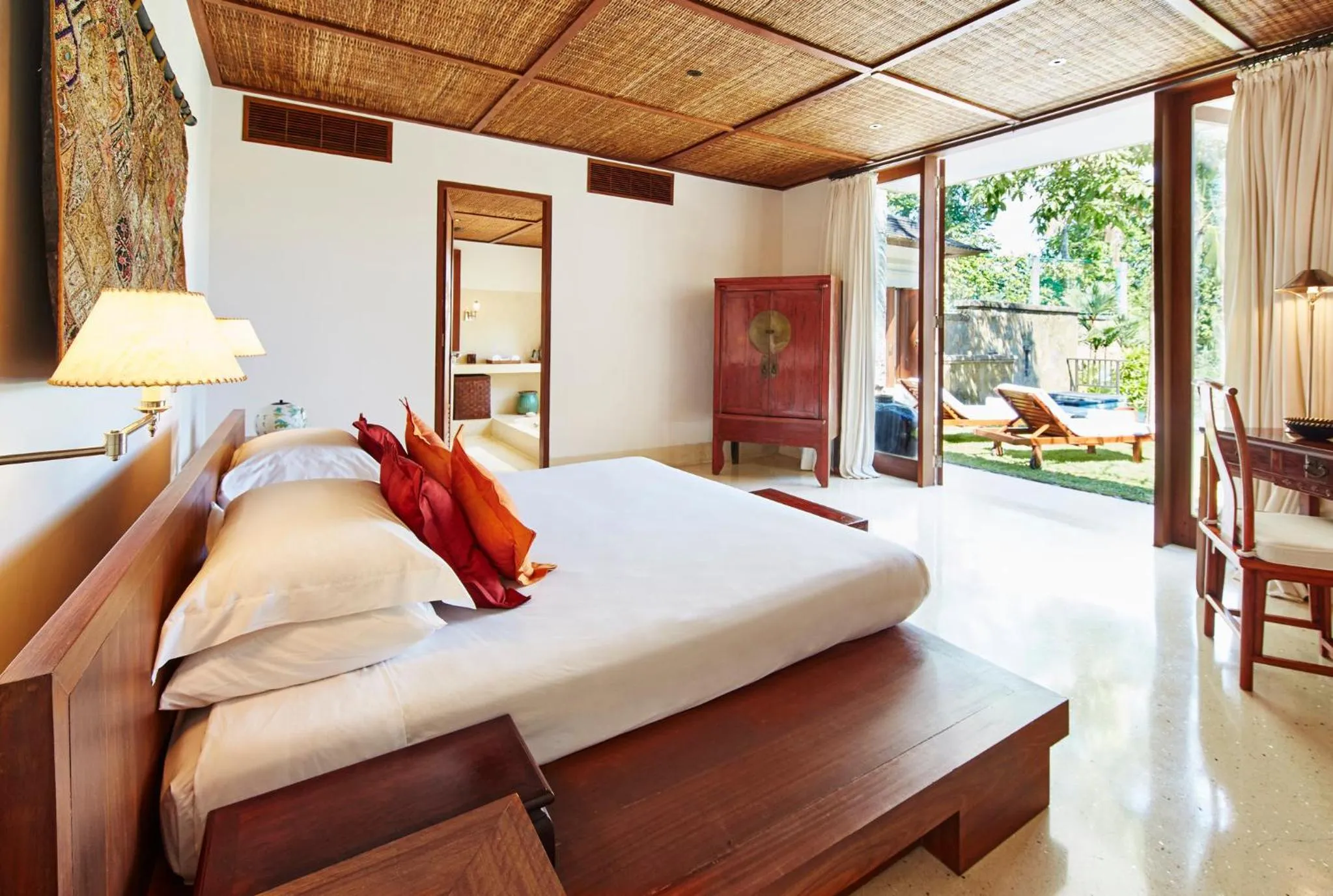 Photo of the whole room, Bed in COMO Shambhala Estate