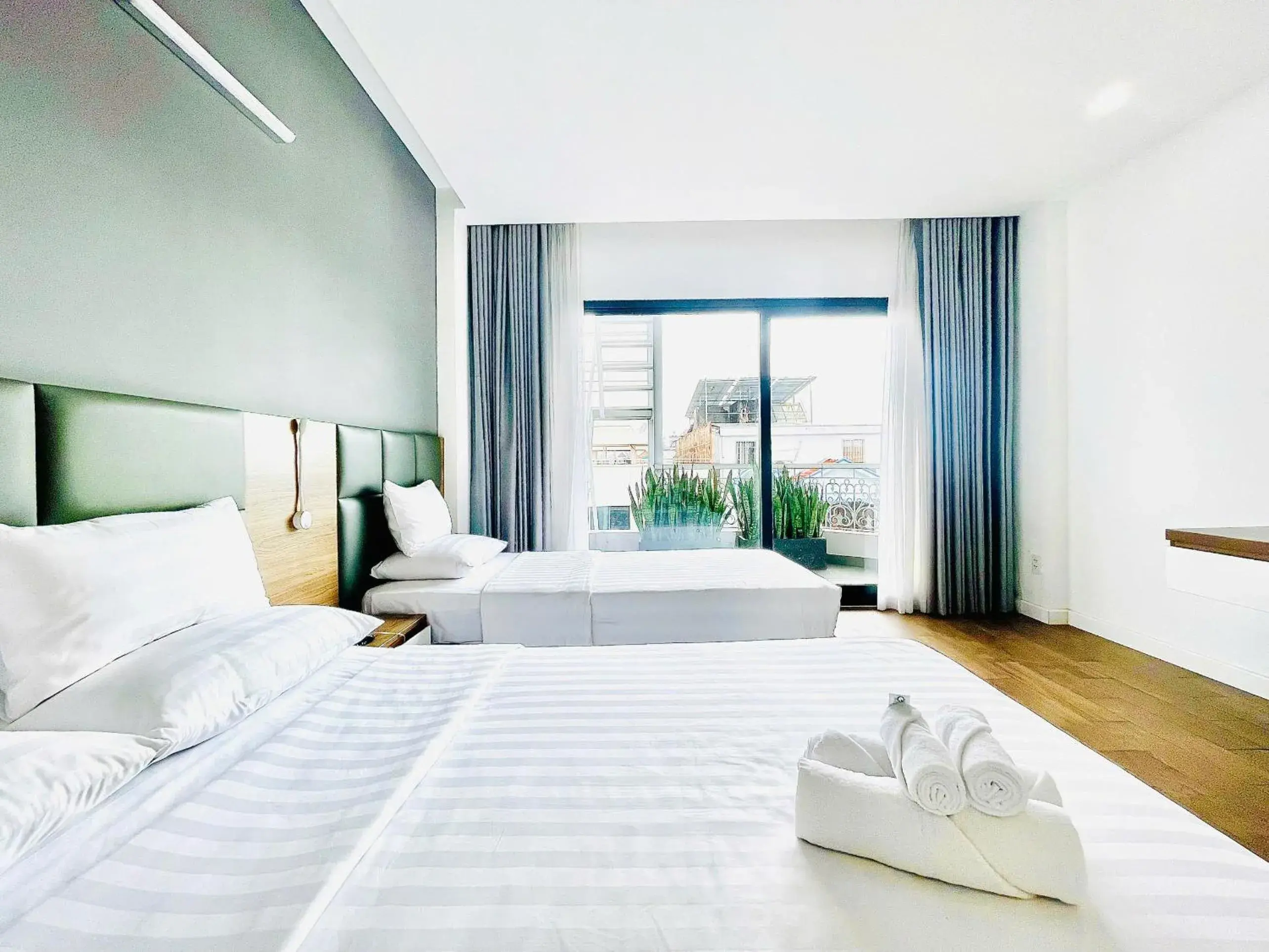 Royal Dragon Boutique Hotel Tan Binh Royal Dragon Boutique Hotel Tan Binh