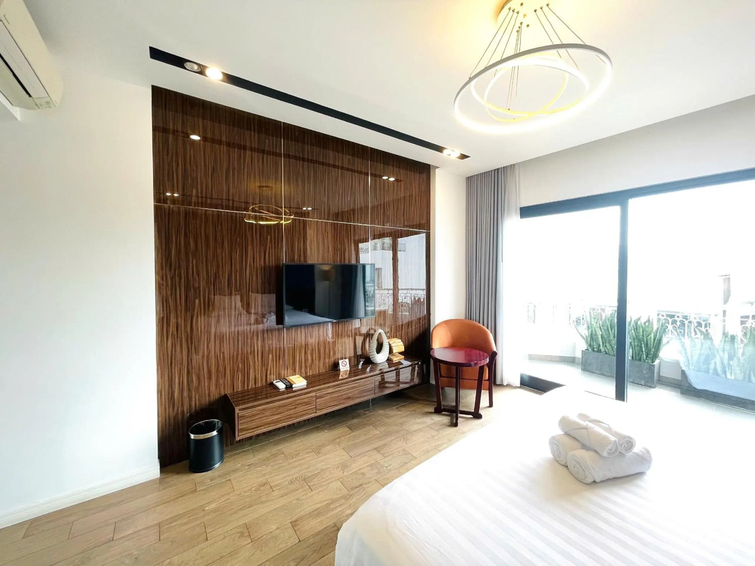 Bed in Royal Dragon Boutique Hotel