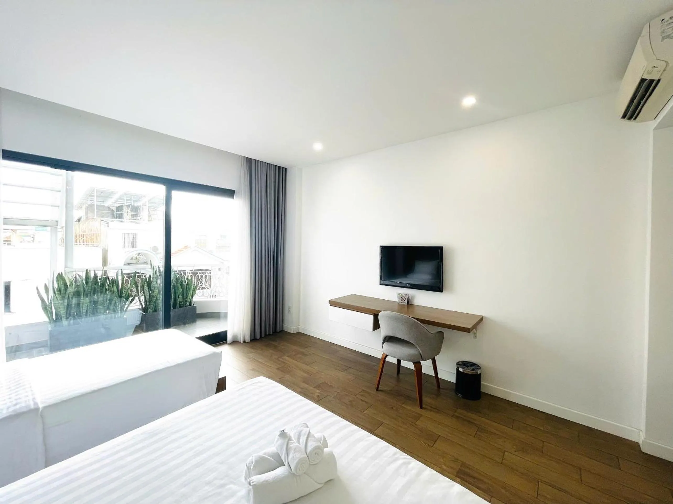 Bed in Royal Dragon Boutique Hotel