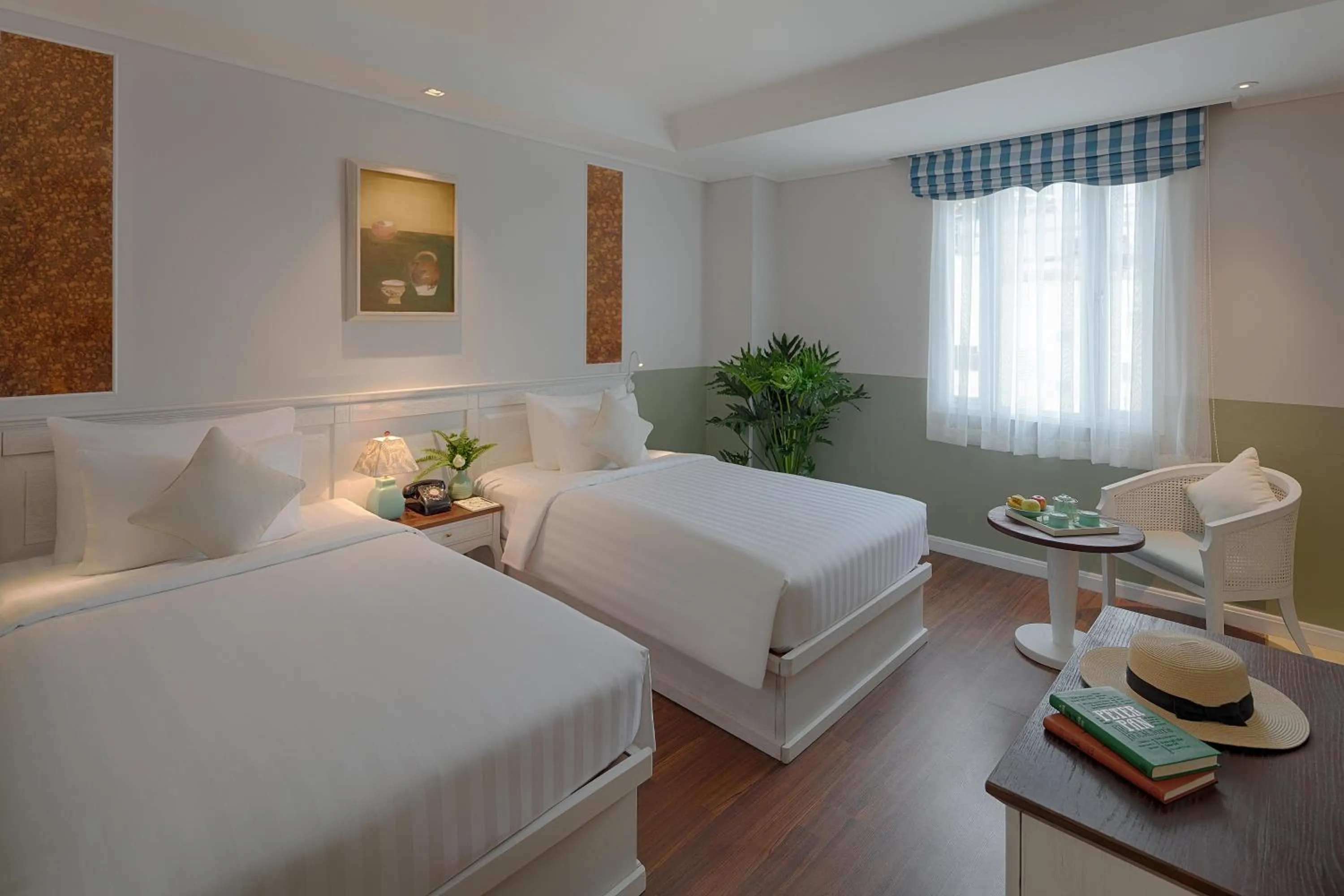 Bedroom, Bed in Au Lac Charner Hotel