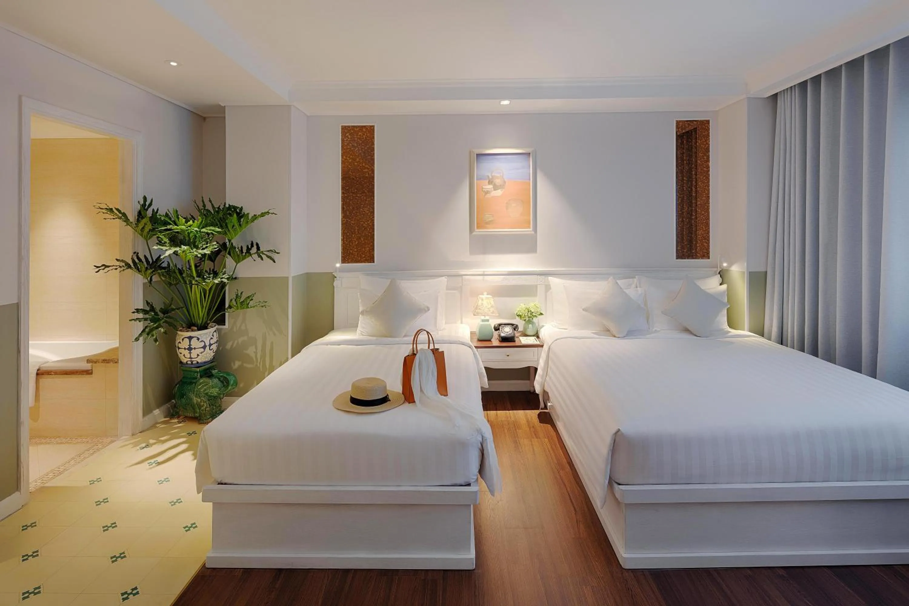 Bedroom, Bed in Au Lac Charner Hotel