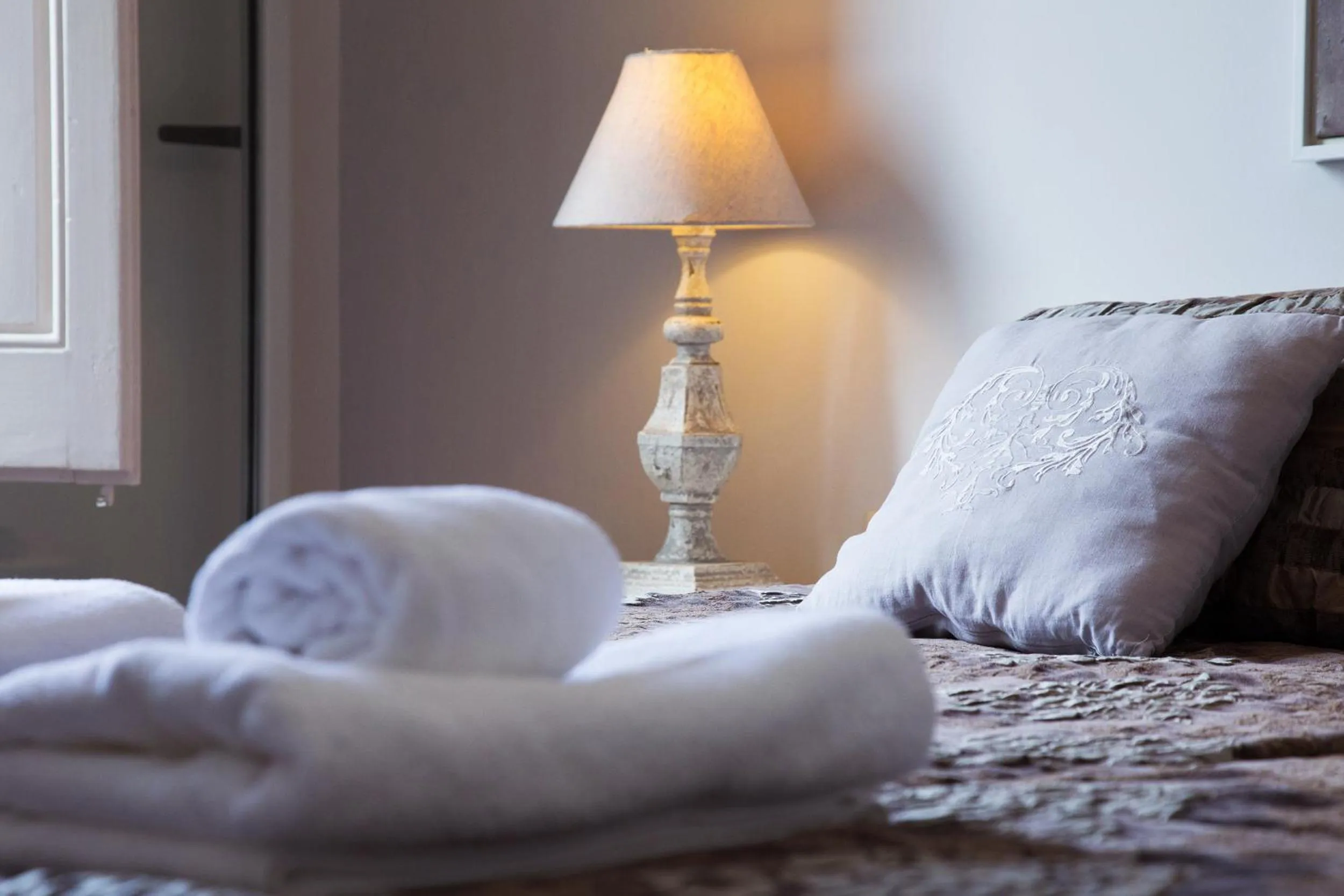 Bedroom, Bed in Opening Doors Aribau