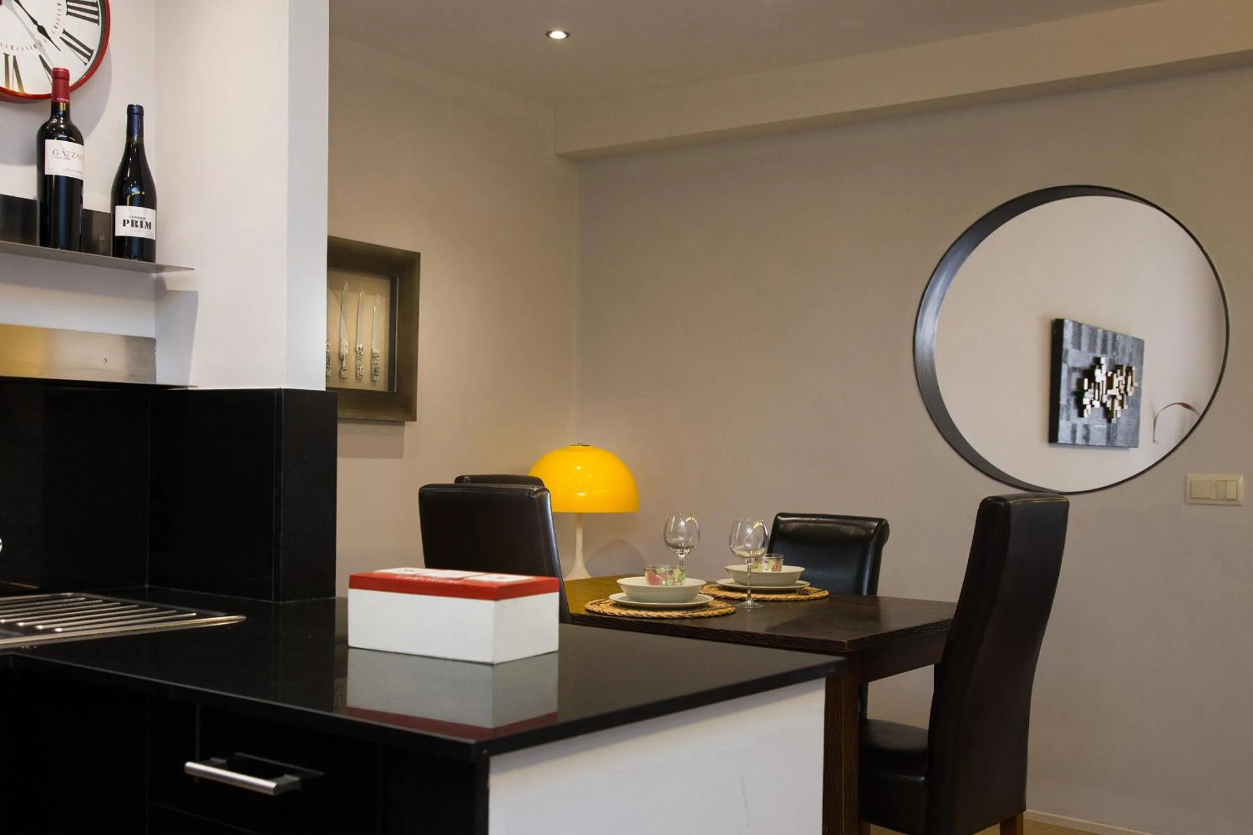 Dining area in Opening Doors Aribau